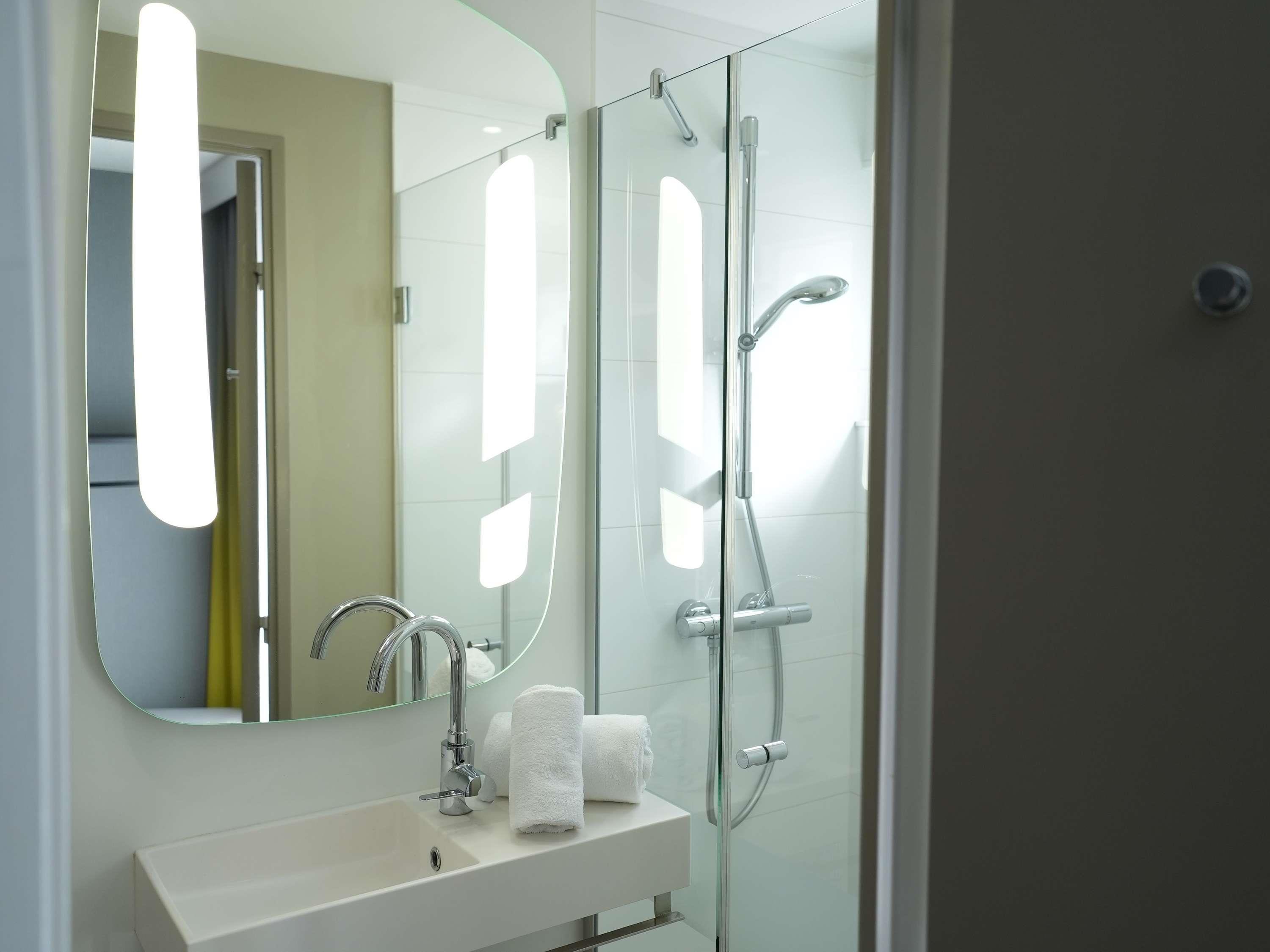 ibis Colmar Centre Room Type - Standard room with 2 single beds