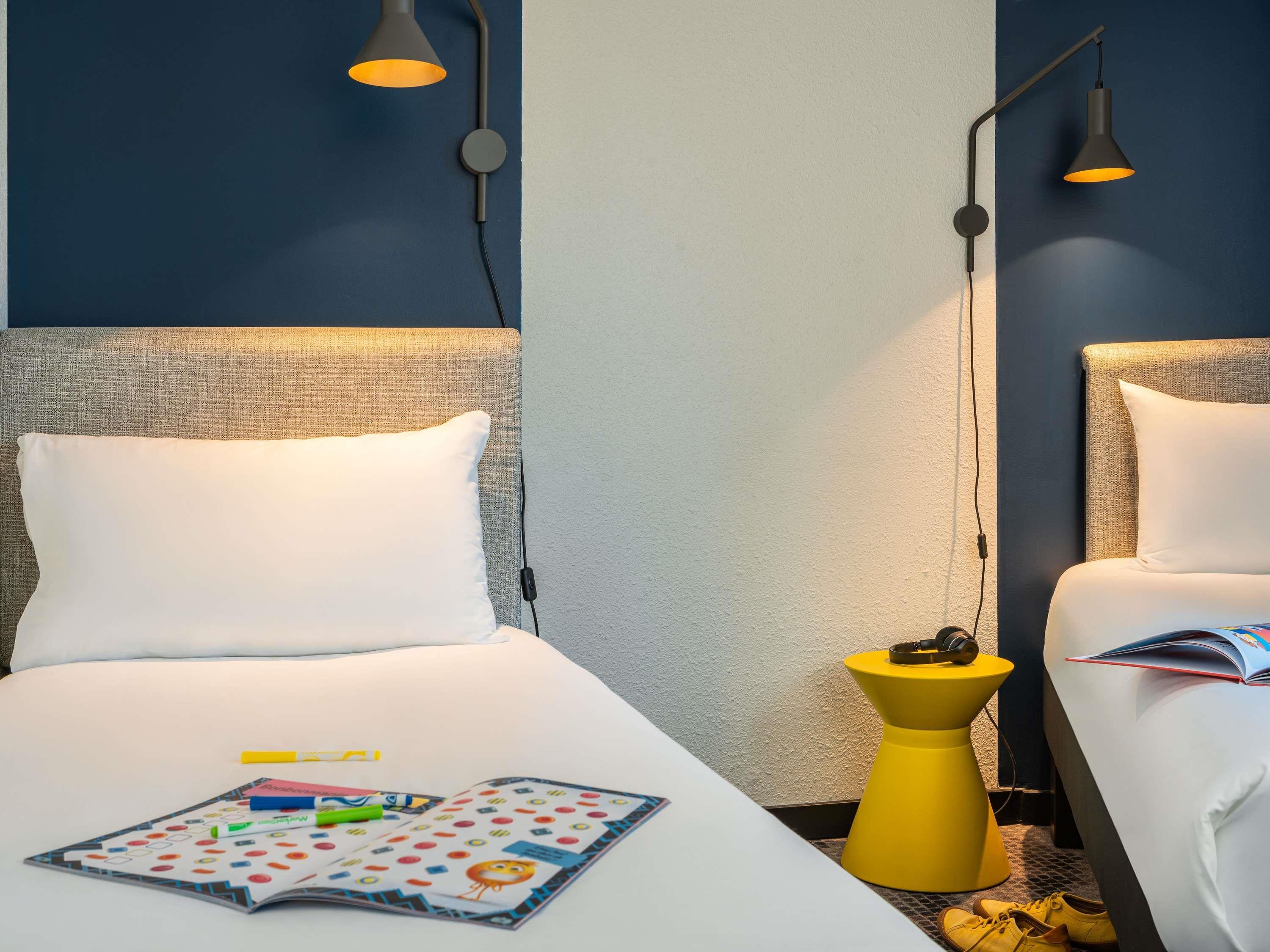 ibis Paris Coeur d Orly Airport Room Type - Standard Room - 1 double bed and 2 single beds