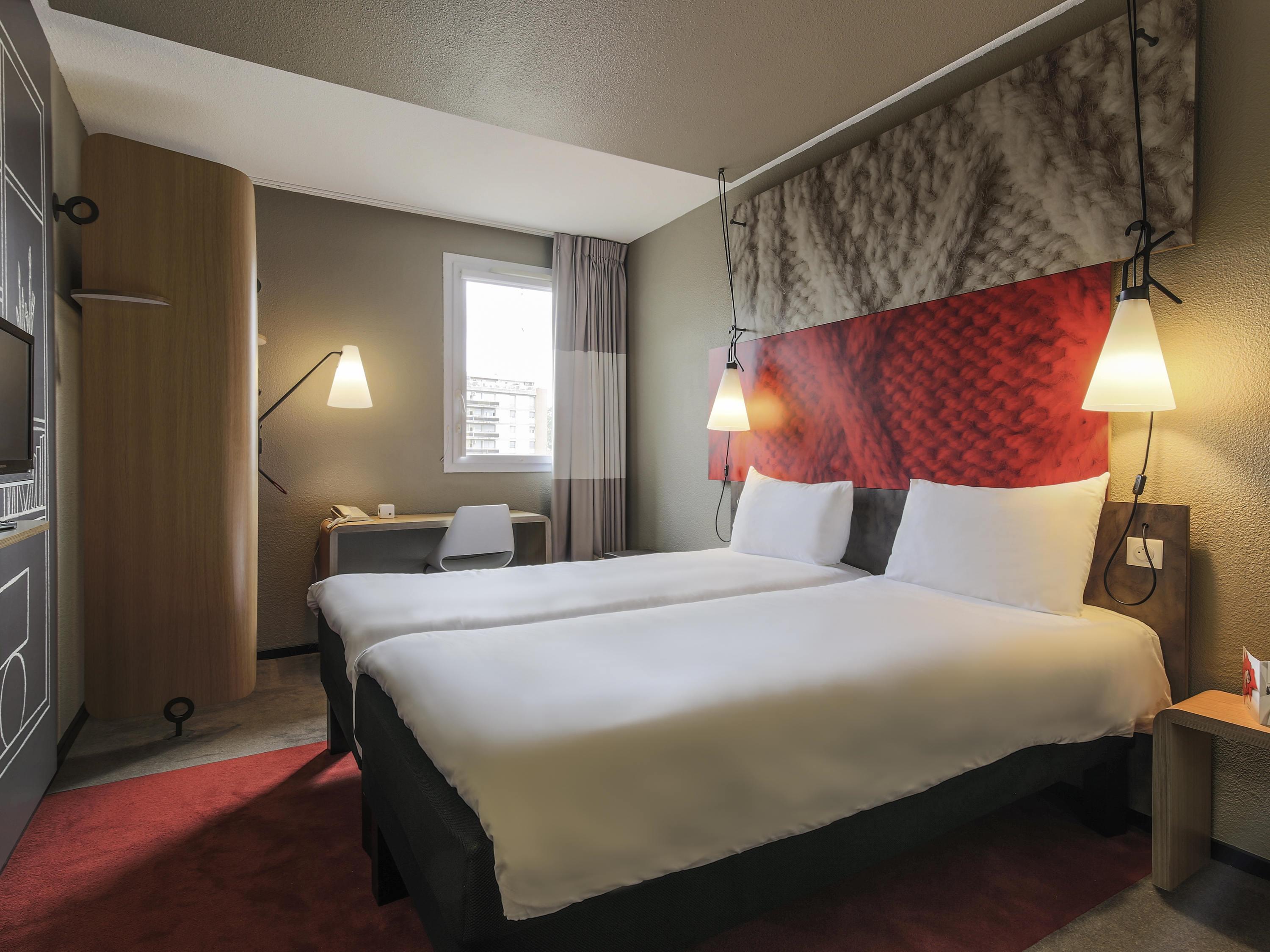 ibis Paris Coeur d Orly Airport Room Type - Comfort room with 2 single beds