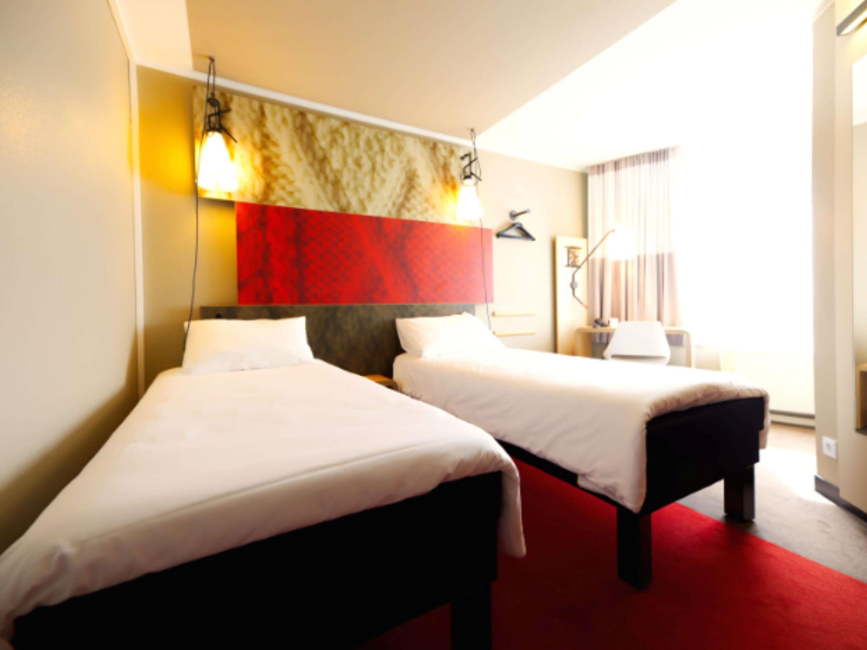 IBIS KOELN CENTRUM Room Type - Standard Room with 2 single beds