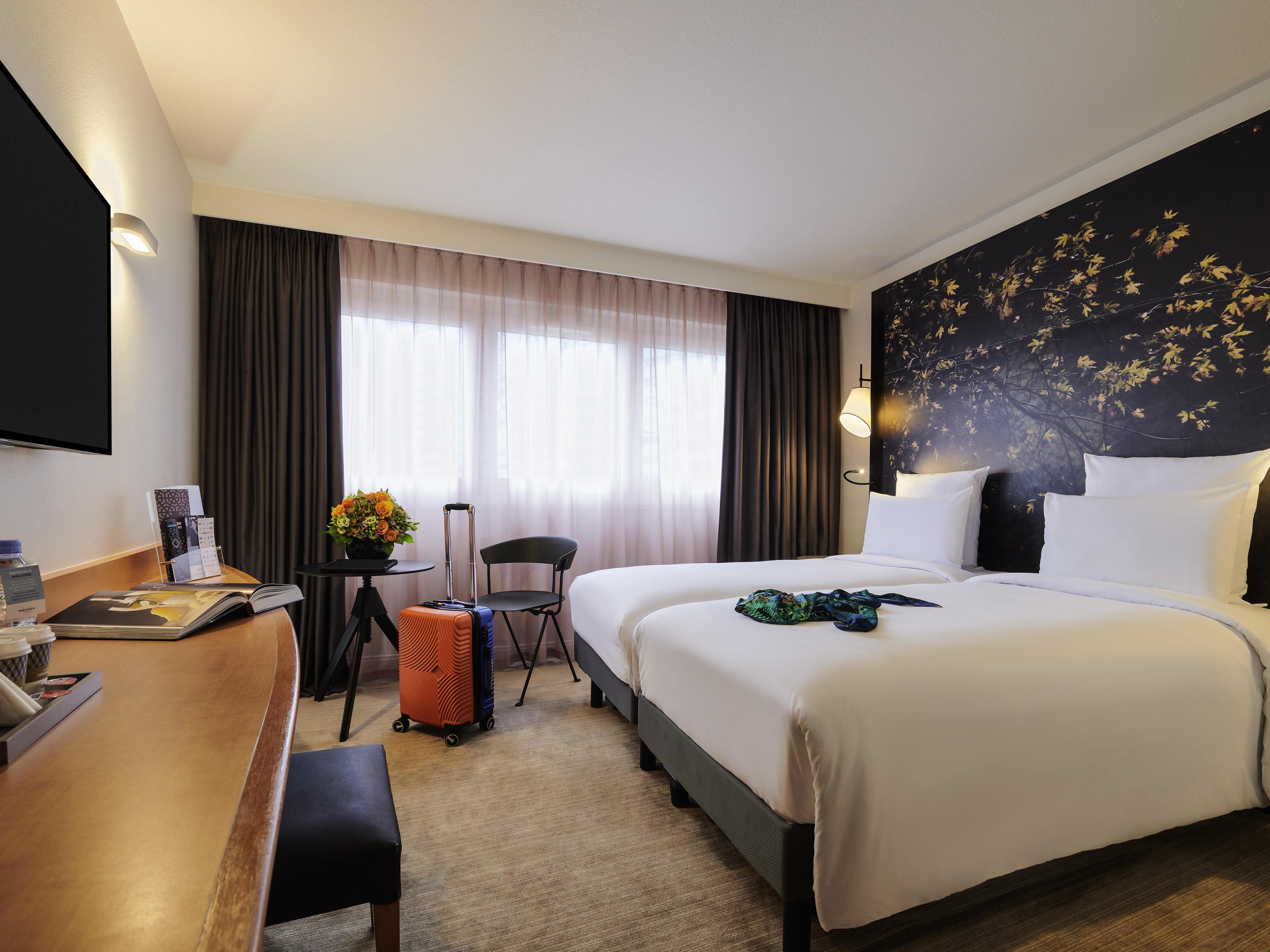 MERCURE PARIS LA DEFENSE Room Type - Classic Room-2 single beds with bathtub
