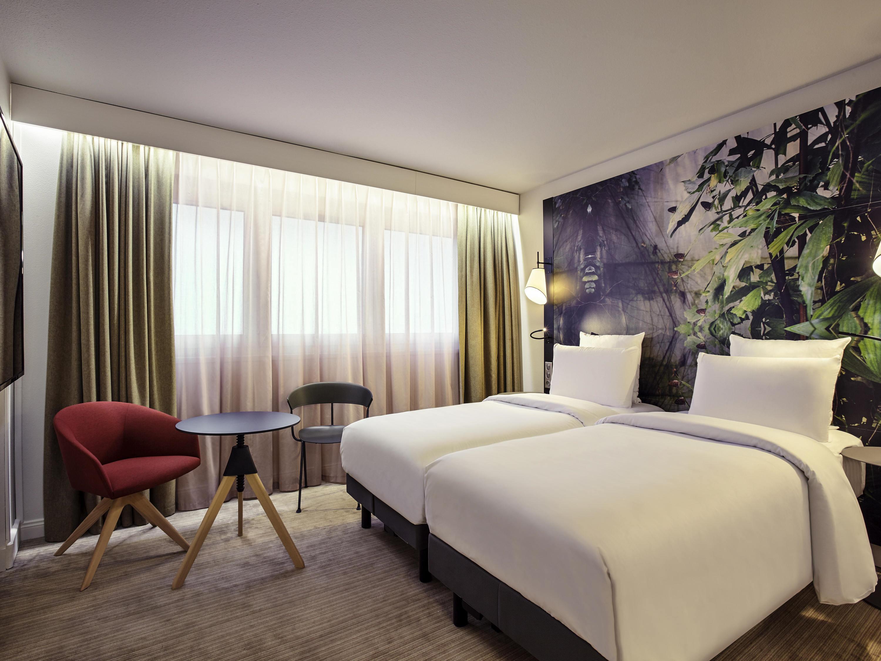 MERCURE PARIS LA DEFENSE Room Type - Privilege Room with twin beds