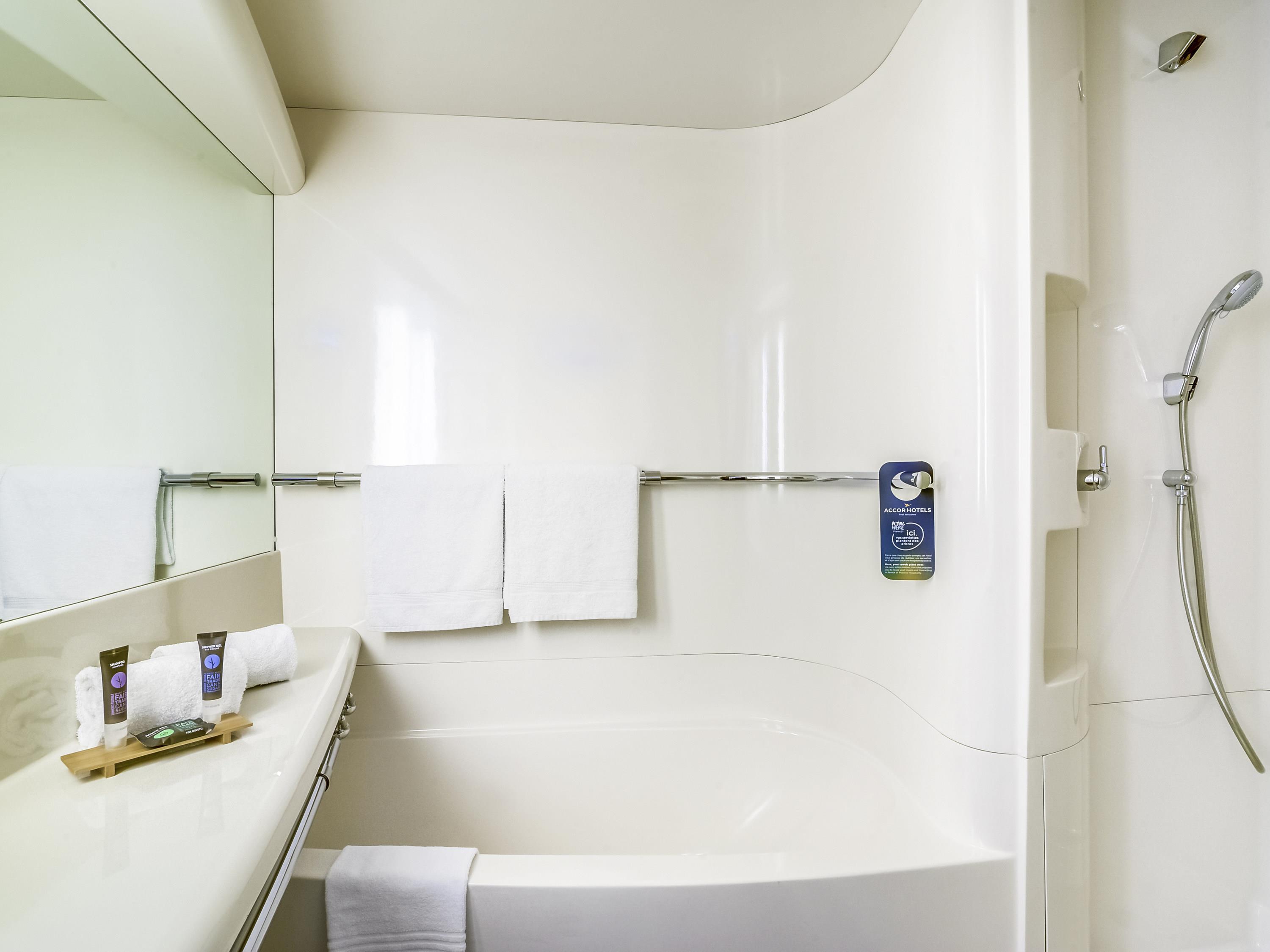 Novotel Paris Orly Rungis Room Type - Family Classic Room with 1 double bed and 1 double sofa bed Novotel Paris Orly Rungis Room Type - Family Classic Room with 1 double bed and 1 double sofa bed