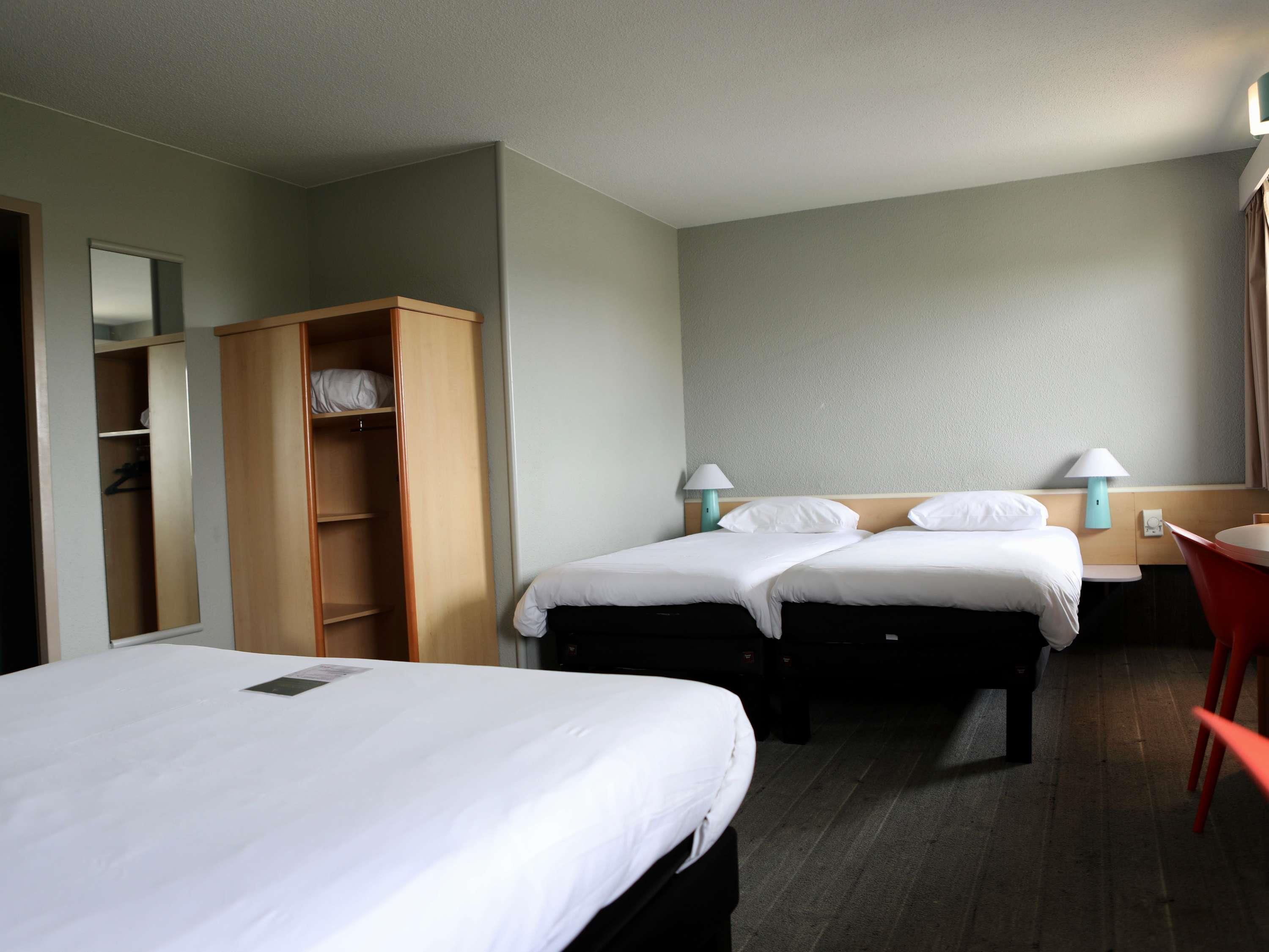 ibis Aubenas Room Type - Standard Room with 1 double bed and twin beds
