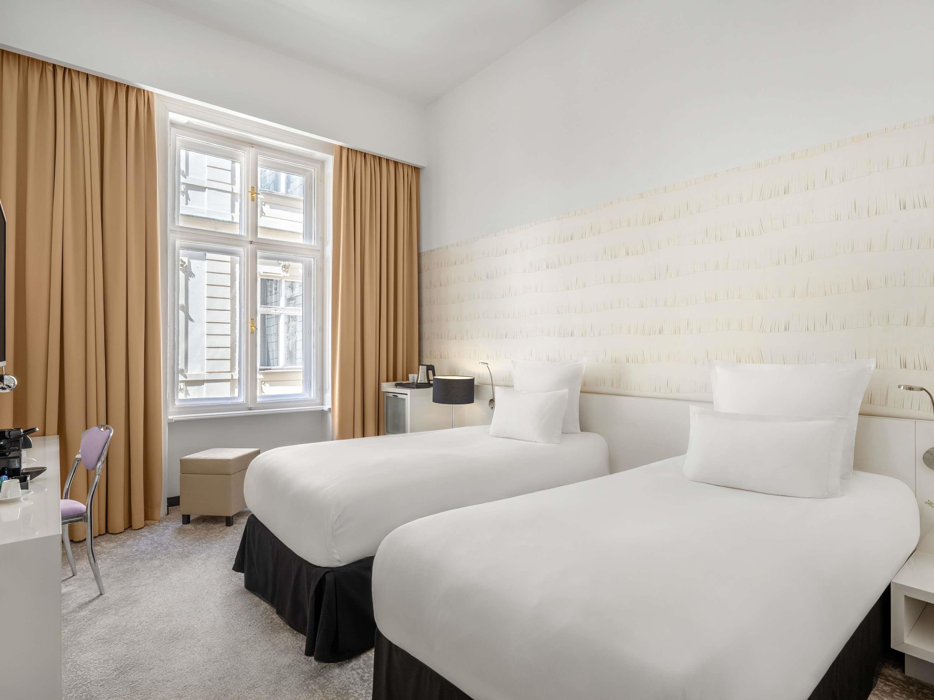 Hotel Nemzeti Budapest Room Type - Superior room with 2 twin beds and the possibility of an extra bed Hotel Nemzeti Budapest Room Type - Superior room with 2 twin beds and the possibility of an extra bed