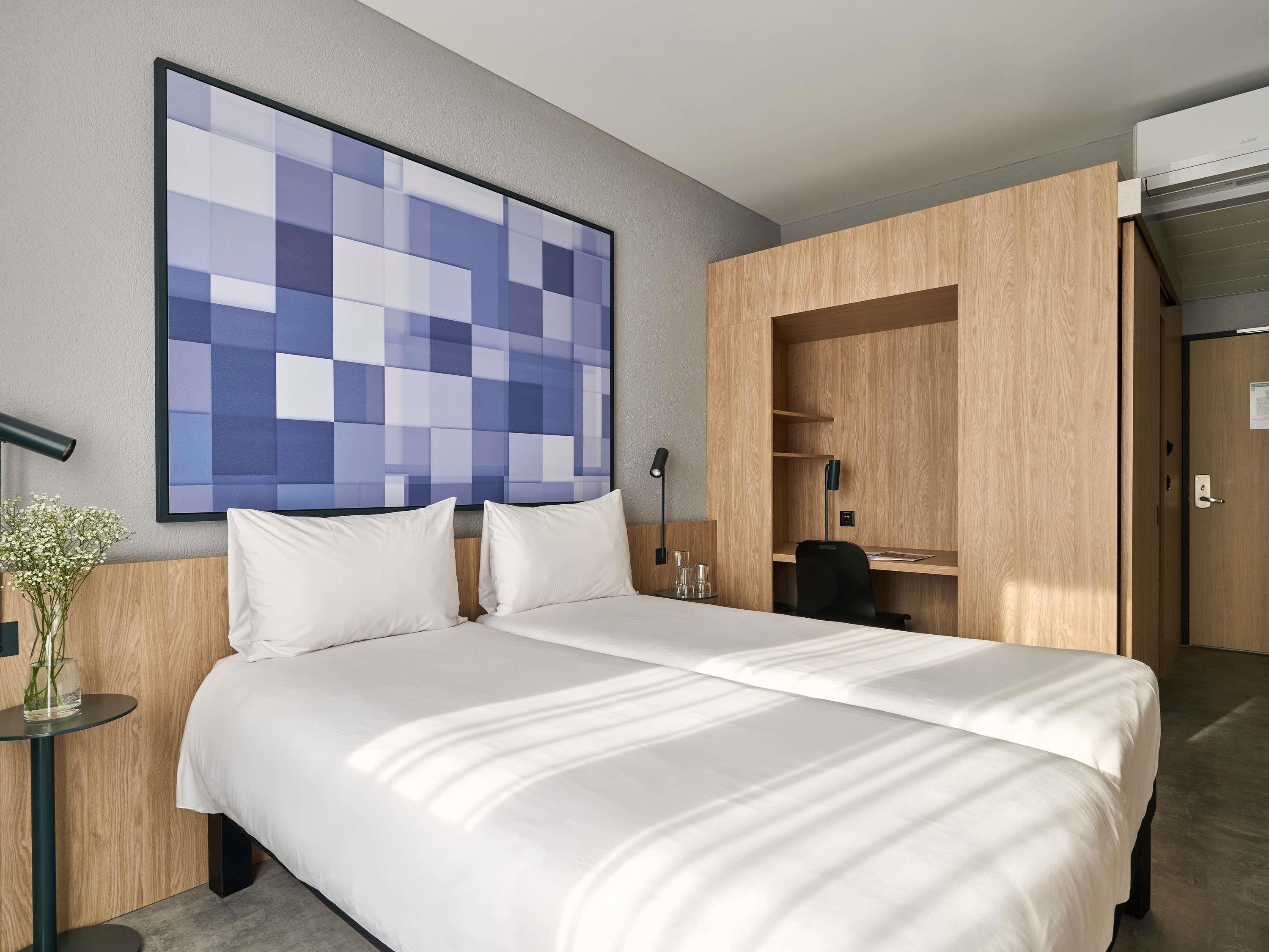 ibis Chur Room Type - Standard room featuring 2 single beds and balcony