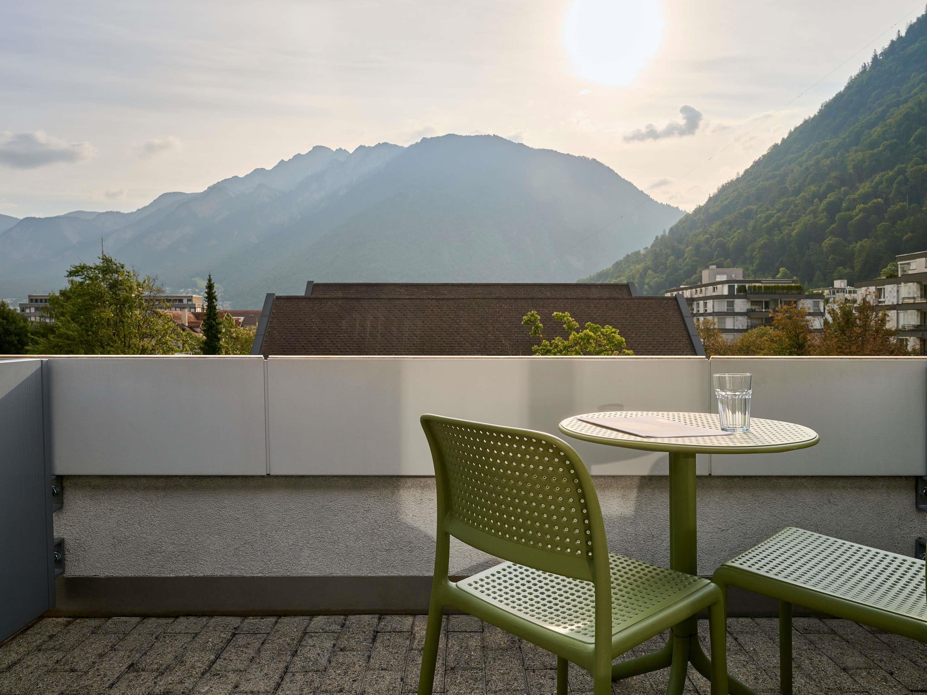 ibis Chur Room Type - Standard room featuring 2 single beds and balcony