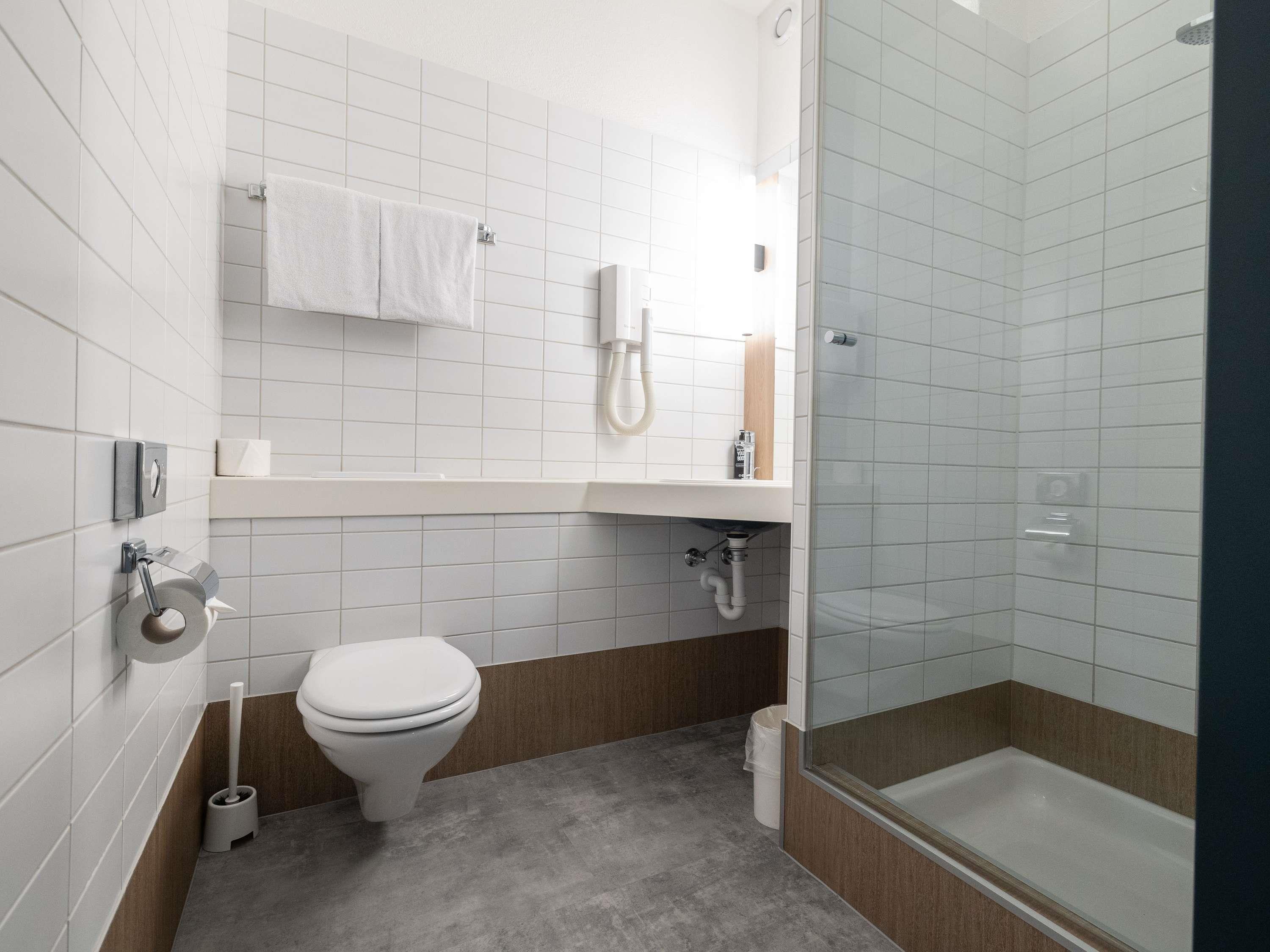ibis Chur Room Type - Superior room with 2 single beds and balcony