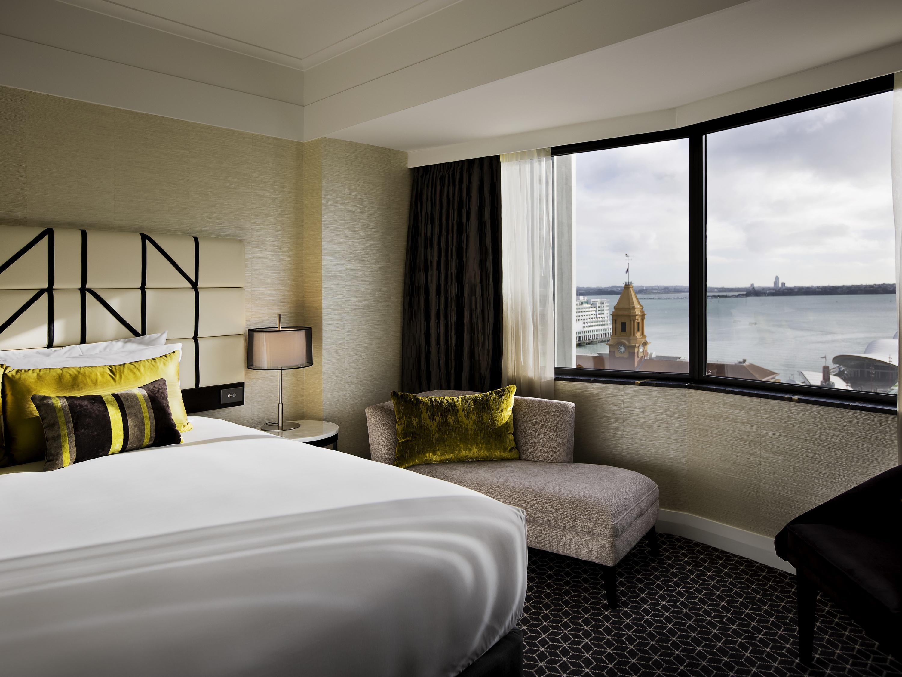 Mvenpick Hotel Auckland Room Type - Executive Suite with 1 kingsize bed, Ocean view