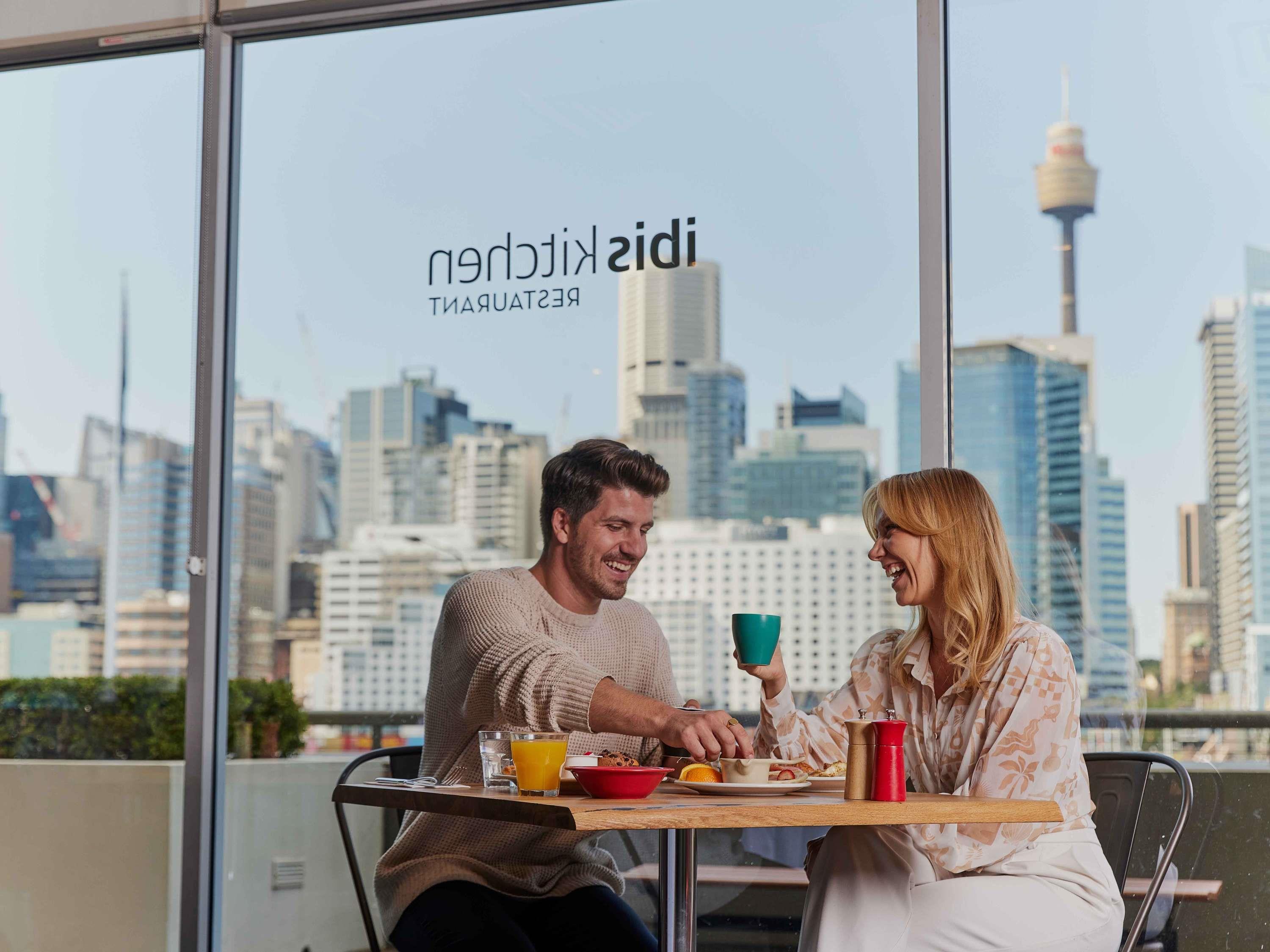 ibis Sydney Darling Harbour Room Type - Superior Room with One Queen Bed and One Single Bed ibis Sydney Darling Harbour Room Type - Superior Room with One Queen Bed and One Single Bed