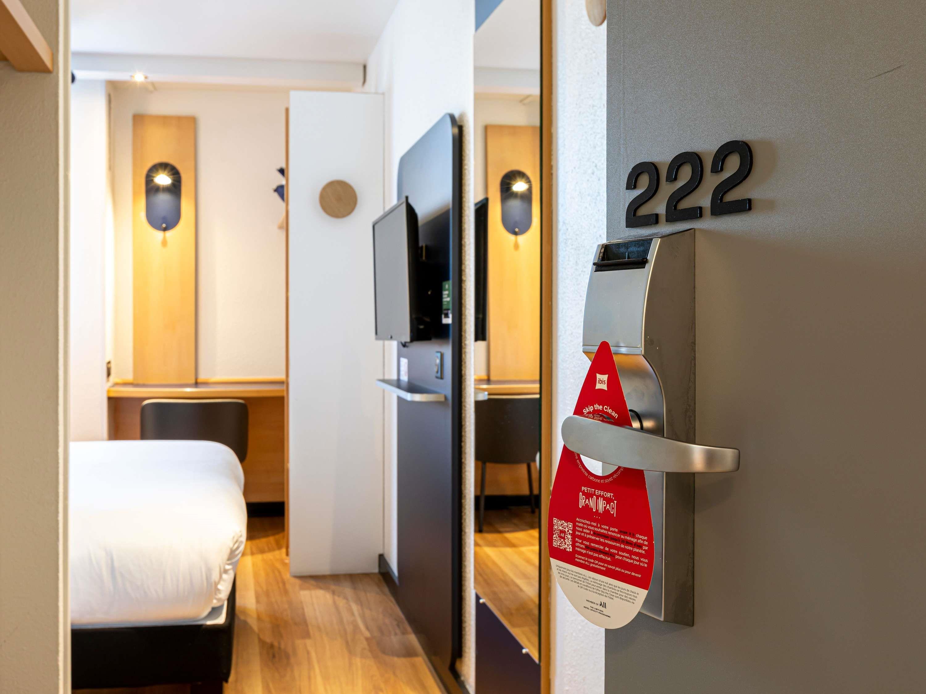 ibis Saint-Denis Stade Ouest Room Type - Standard Room with 2 single beds