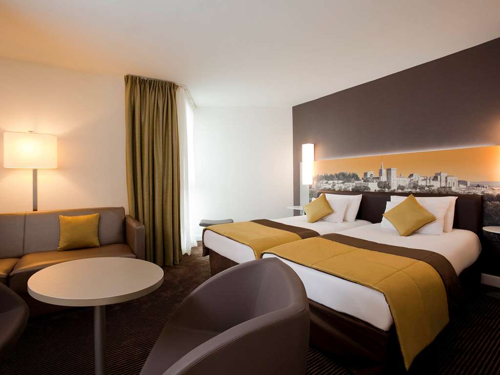Mercure Avignon Centre Palais des Papes Room Type - Classic Room with 1 bed measuring 63 x 79" (160 x 200 cm)