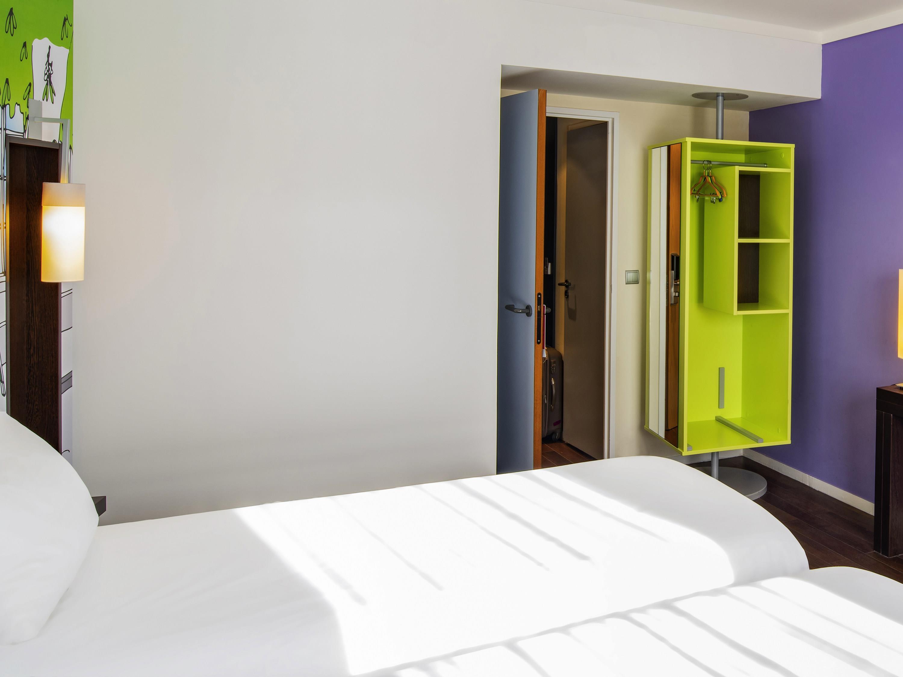 IBIS STYLES EVRY CATHEDRALE - Tap to explore photos