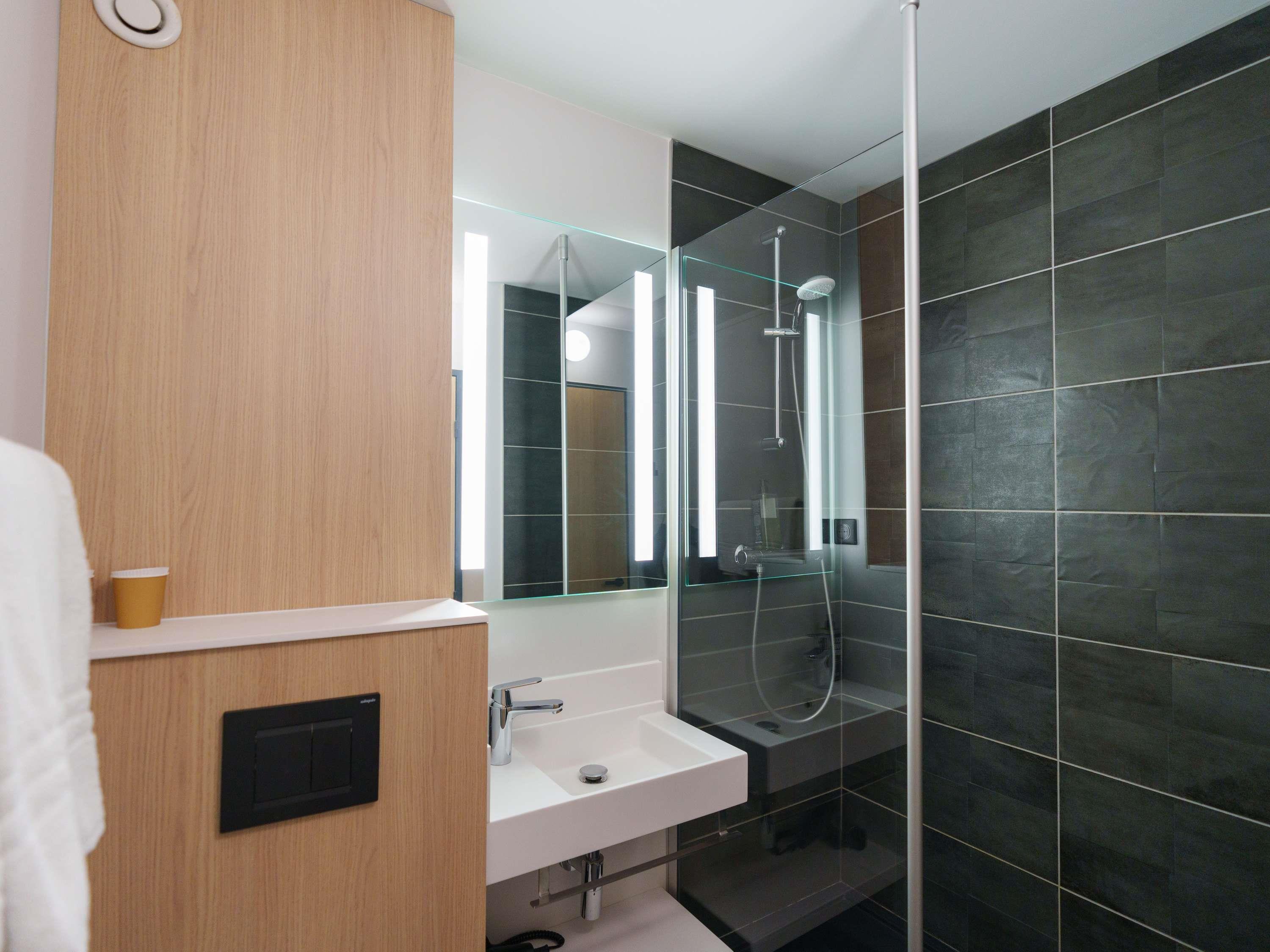 ibis Laon Room Type - Standard Room with 2 single beds
