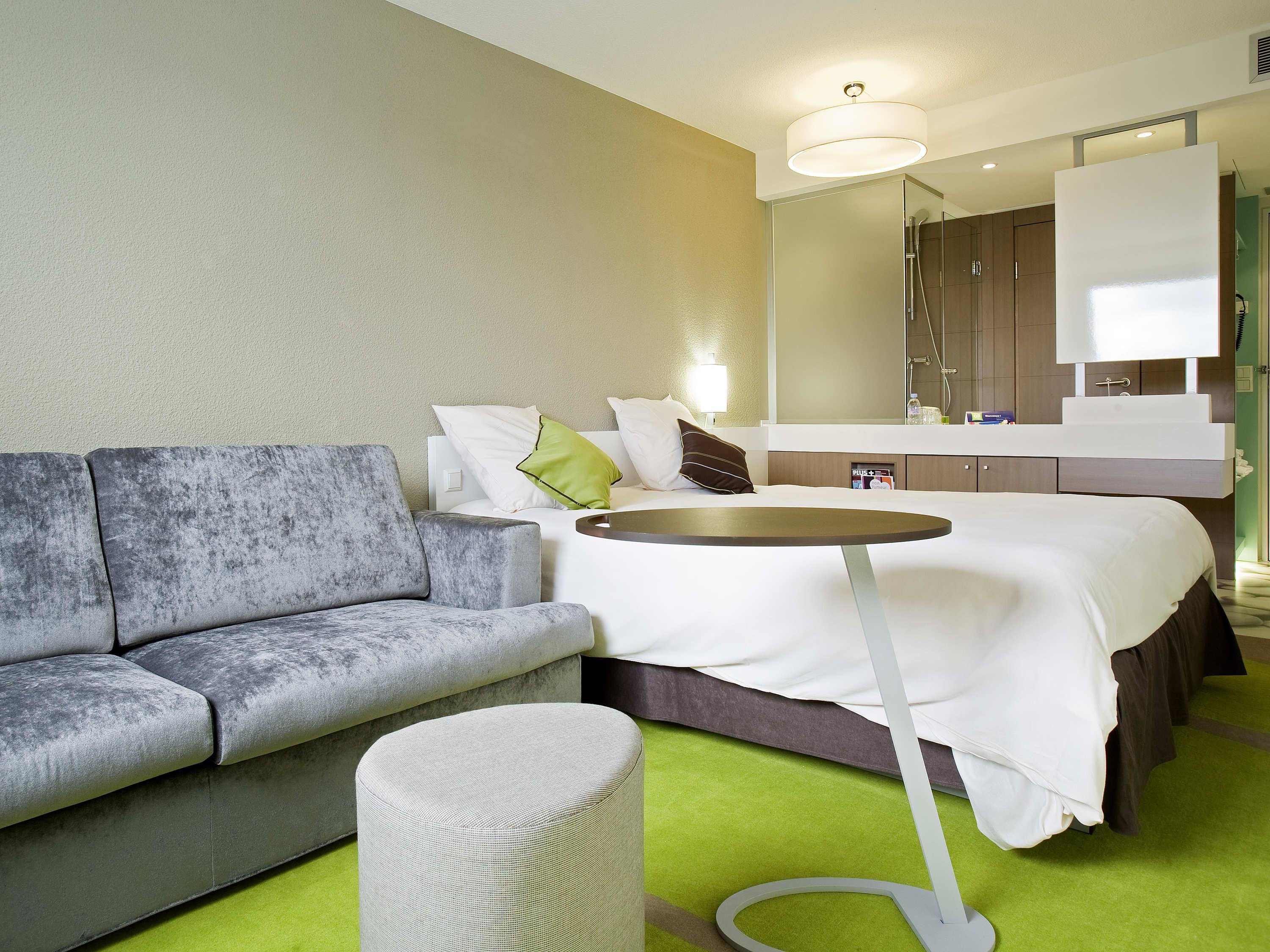 IBIS STYLES BORDEAUX AEROPORT Room Type - Standard Room with a double bed and sofa bed
