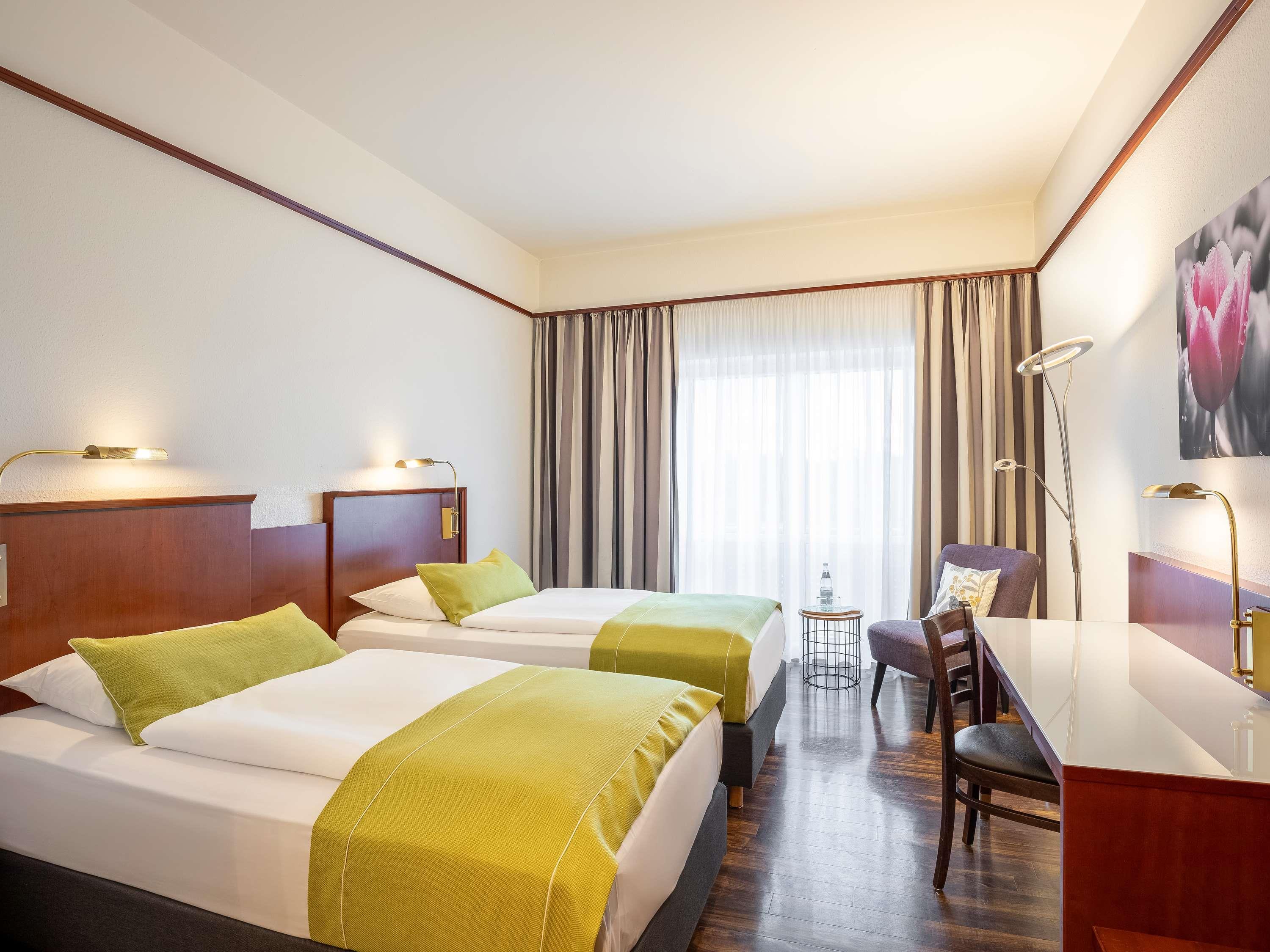 Mercure Hotel Bad Oeynhausen City Room Type - Classic standard room with city view featuring 2 single beds (90×200 cm)