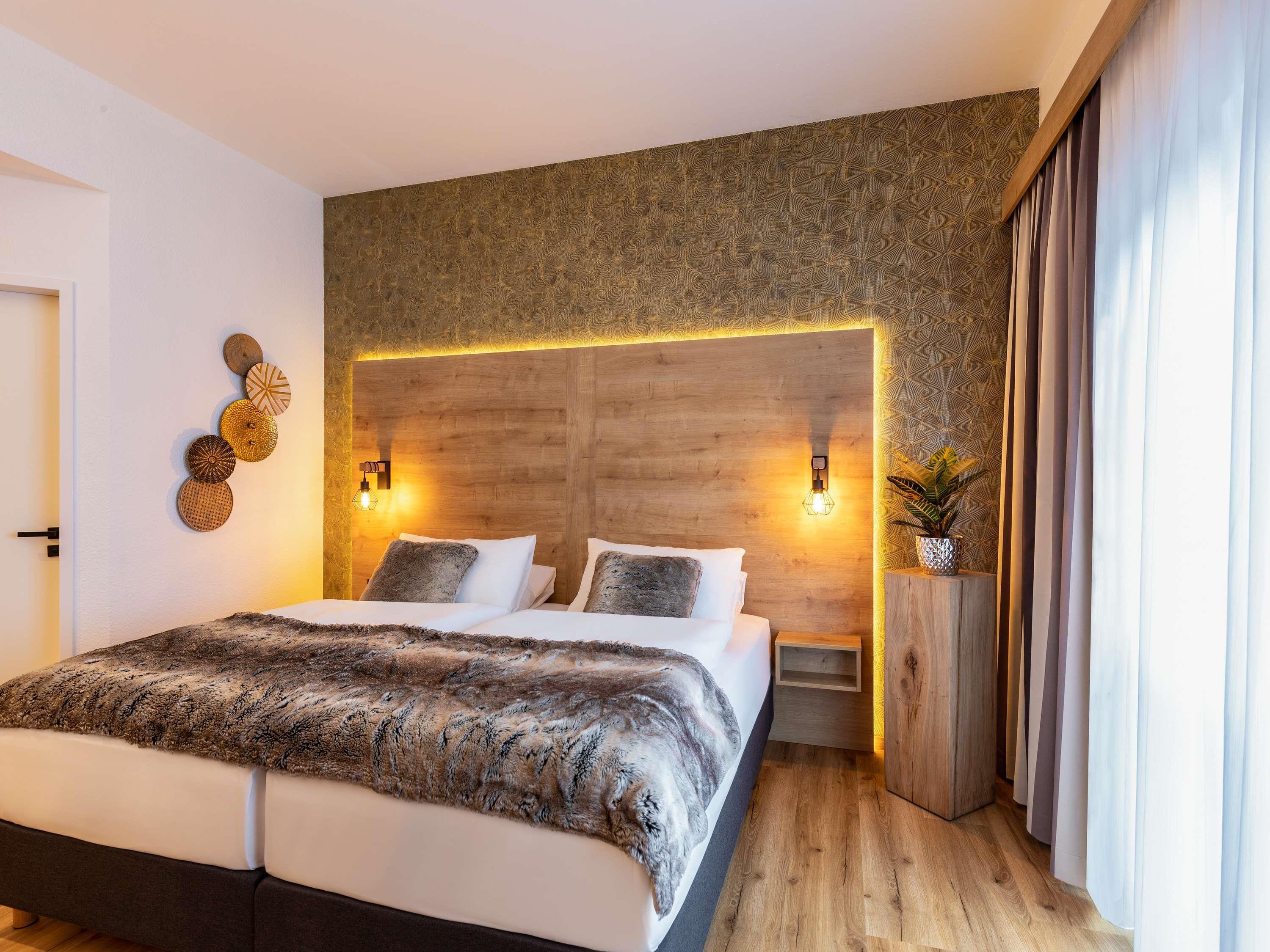 Mercure Hotel Bad Oeynhausen City Room Type - PRIVILEGE ROOM - King size bed (180×200 cm) - MINI FRIDGE - NESPRESSO COFFEE - COURTYARD VIEW