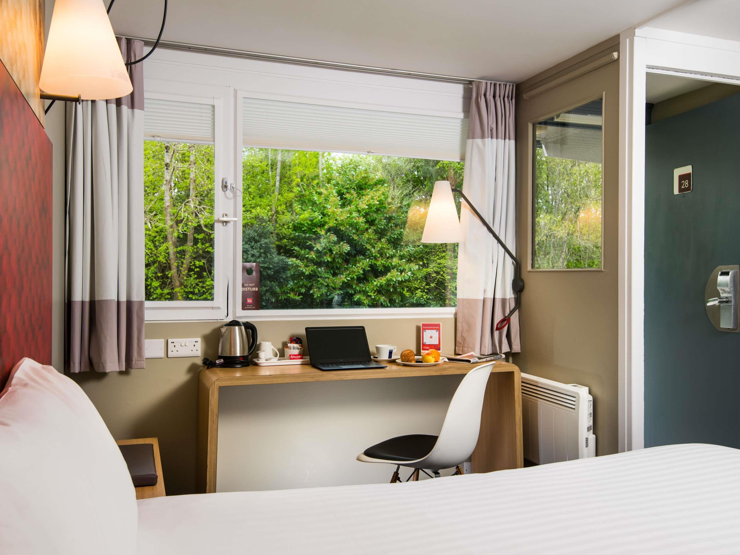ibis Plymouth Room Type - Twin room with 2 single beds