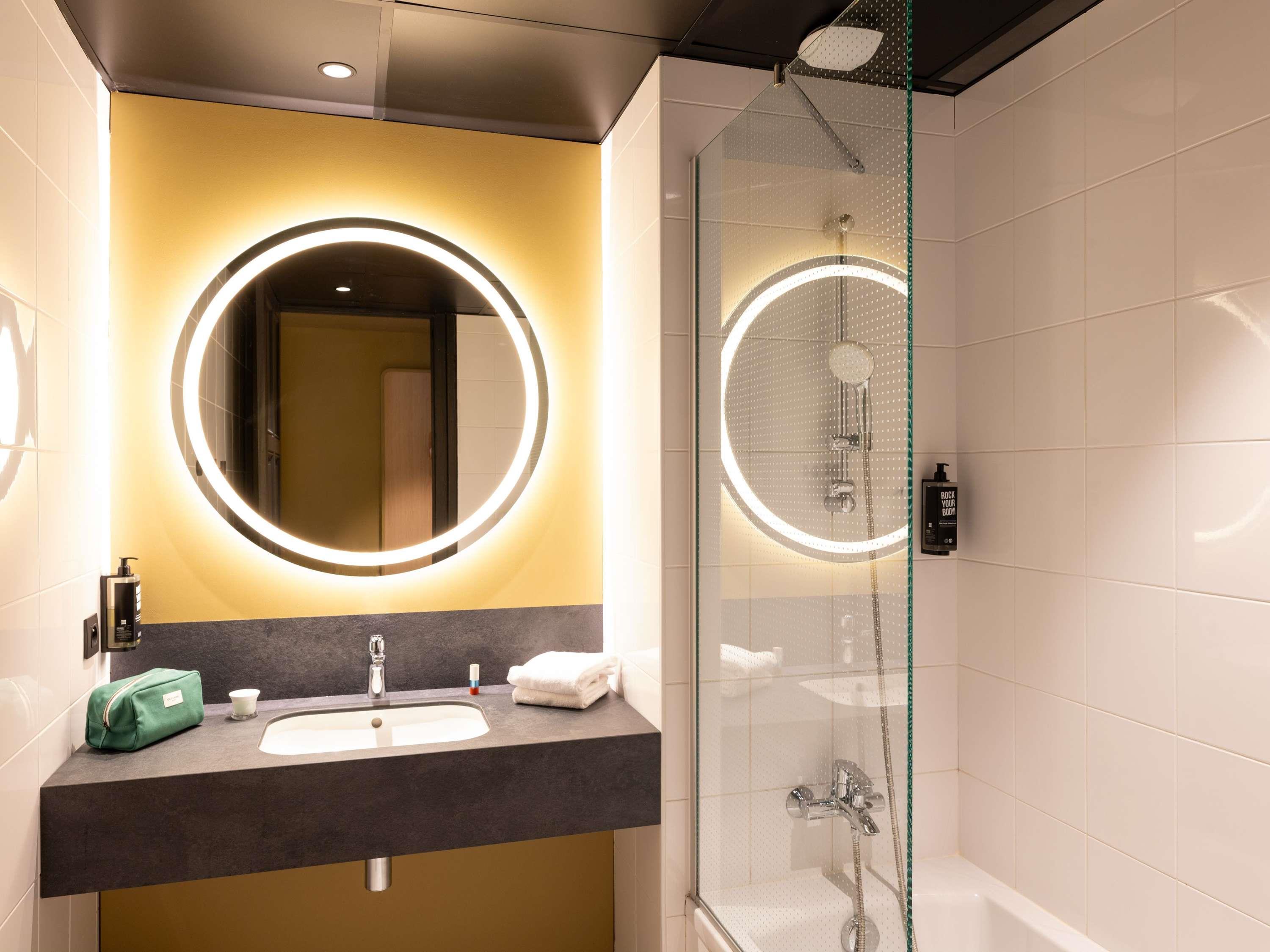 ibis Lyon Centre Perrache Room Type - Suite with 1 double bed and 2 sofa beds ibis Lyon Centre Perrache Room Type - Suite with 1 double bed and 2 sofa beds