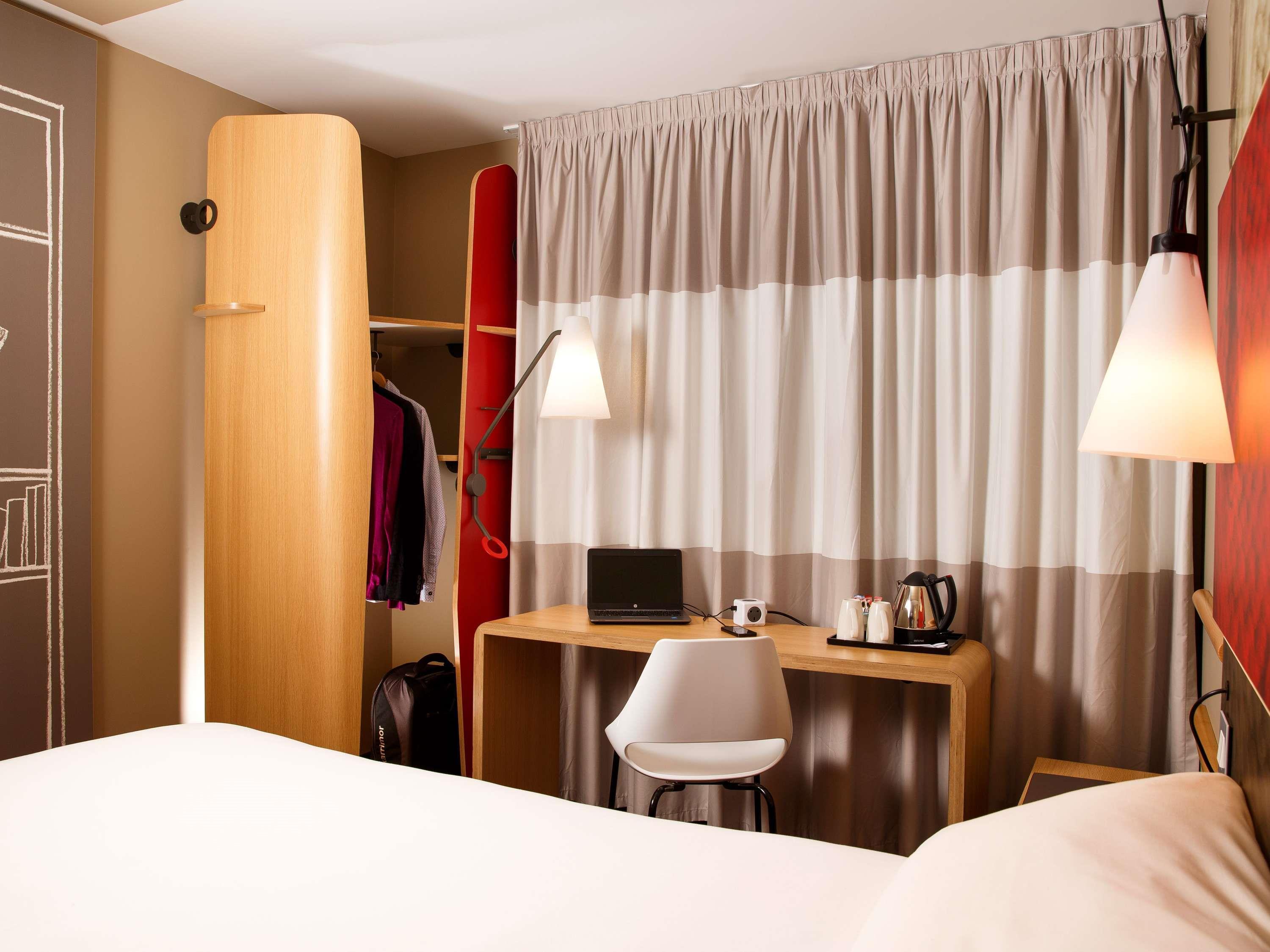 ibis Sheffield City Room Type - Family Room with 1 double and 1 single sofa beds