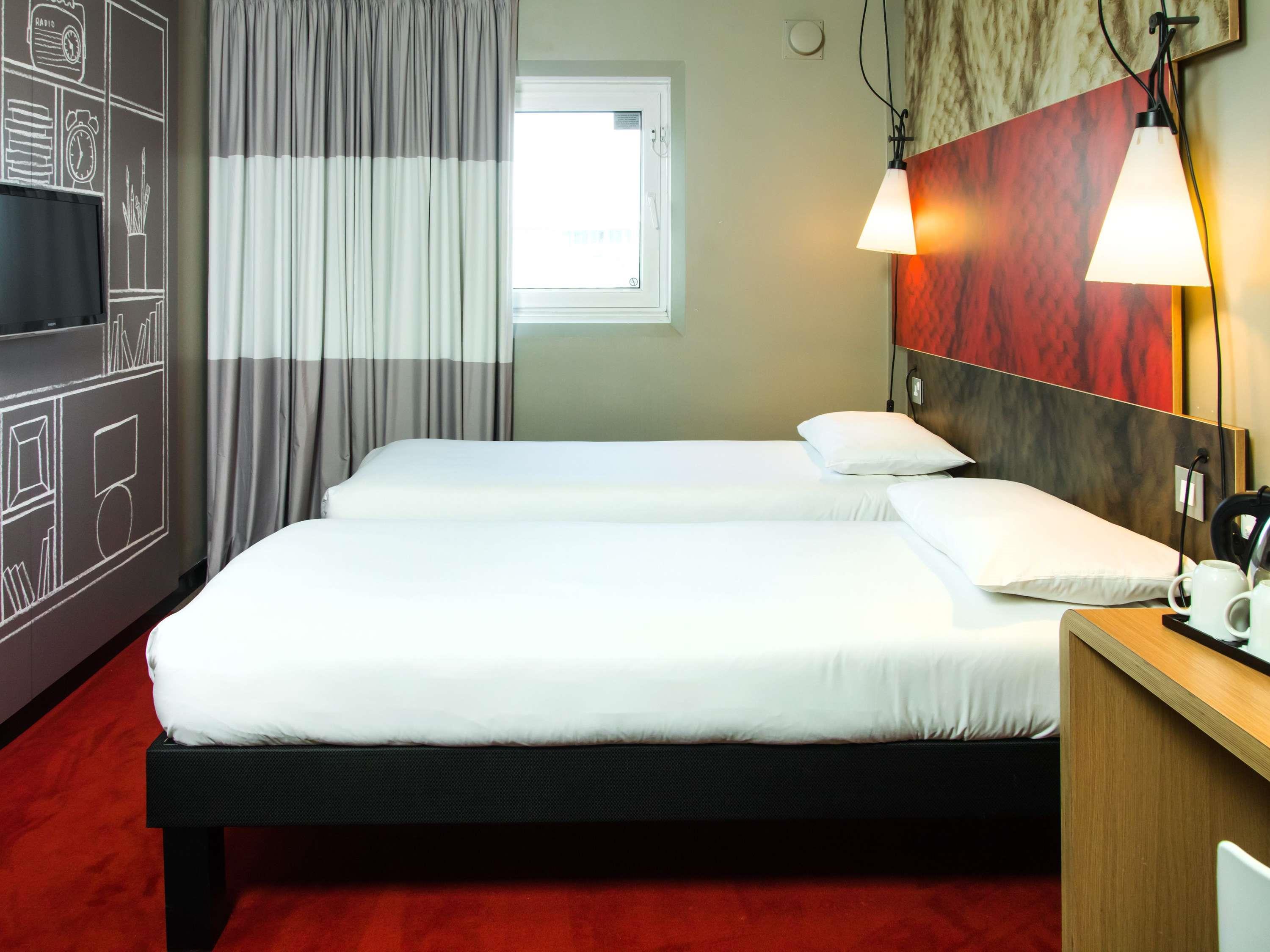 ibis Sheffield City Room Type - Accessible room with 2 single beds