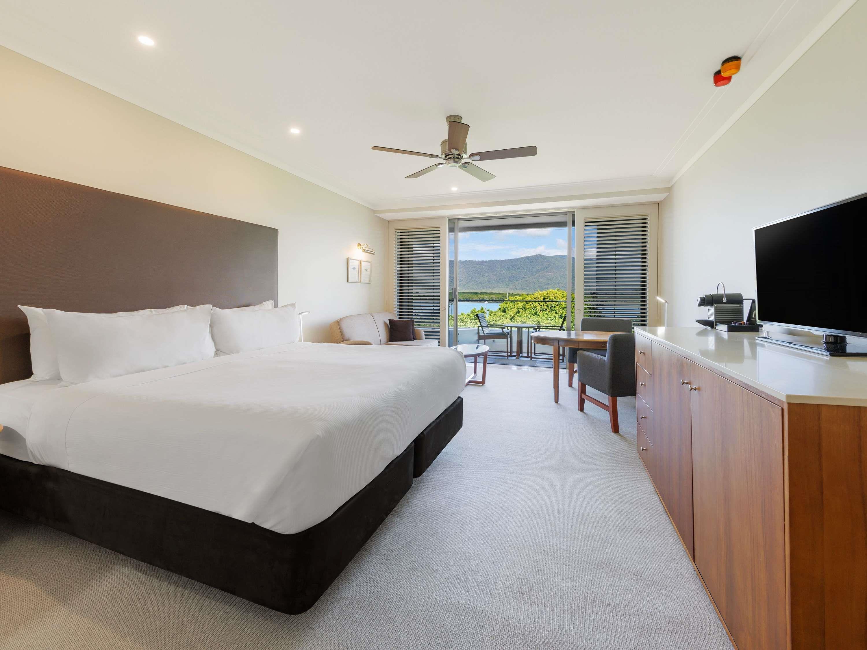 Pullman Reef Hotel Casino Room Type - Premium Deluxe King Room, Water Views, 1 King Size Bed with Accessible Bathroom