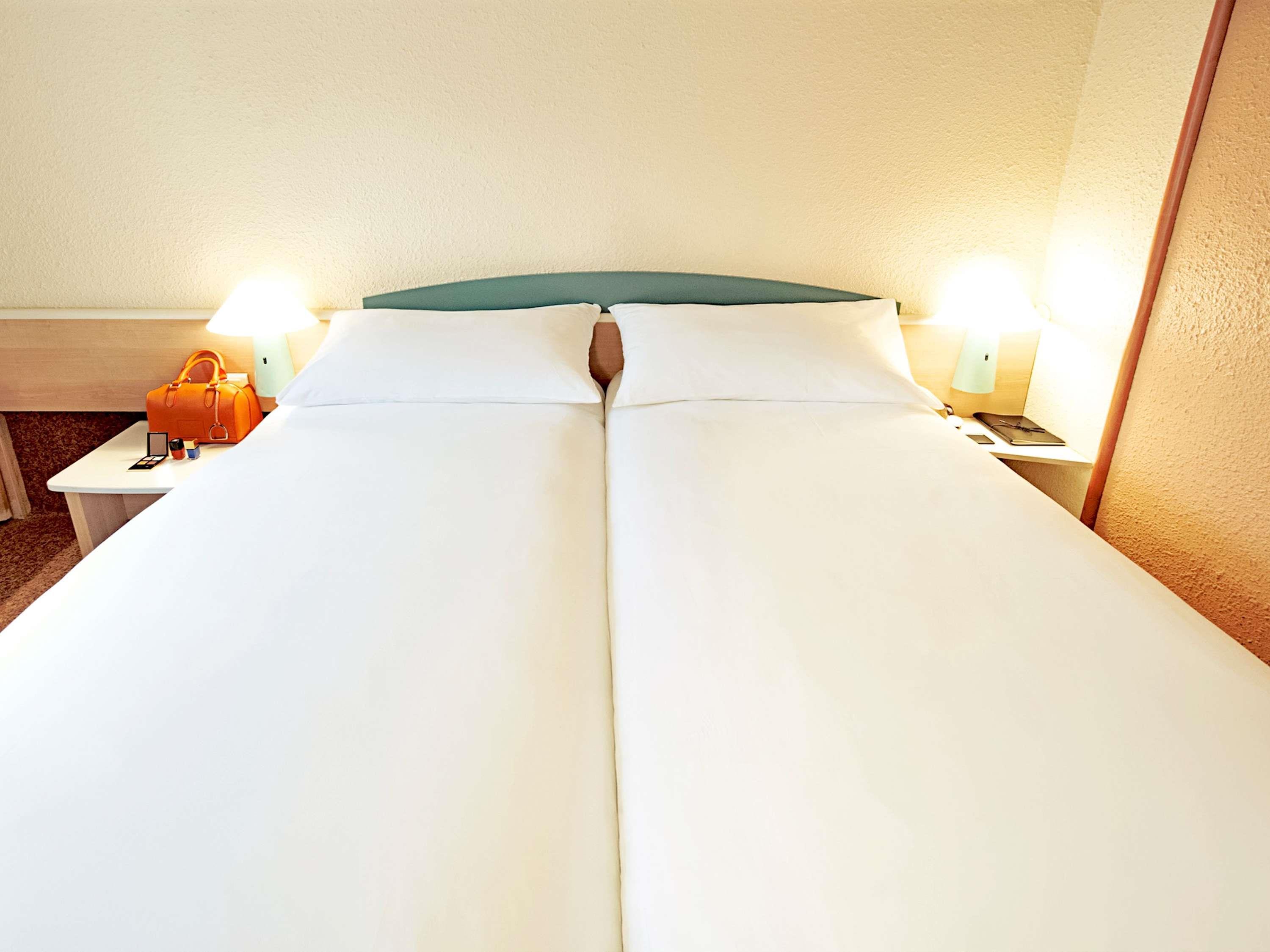 ibis Strasbourg Sud La Vigie Room Type - Standard Room with 2 single beds