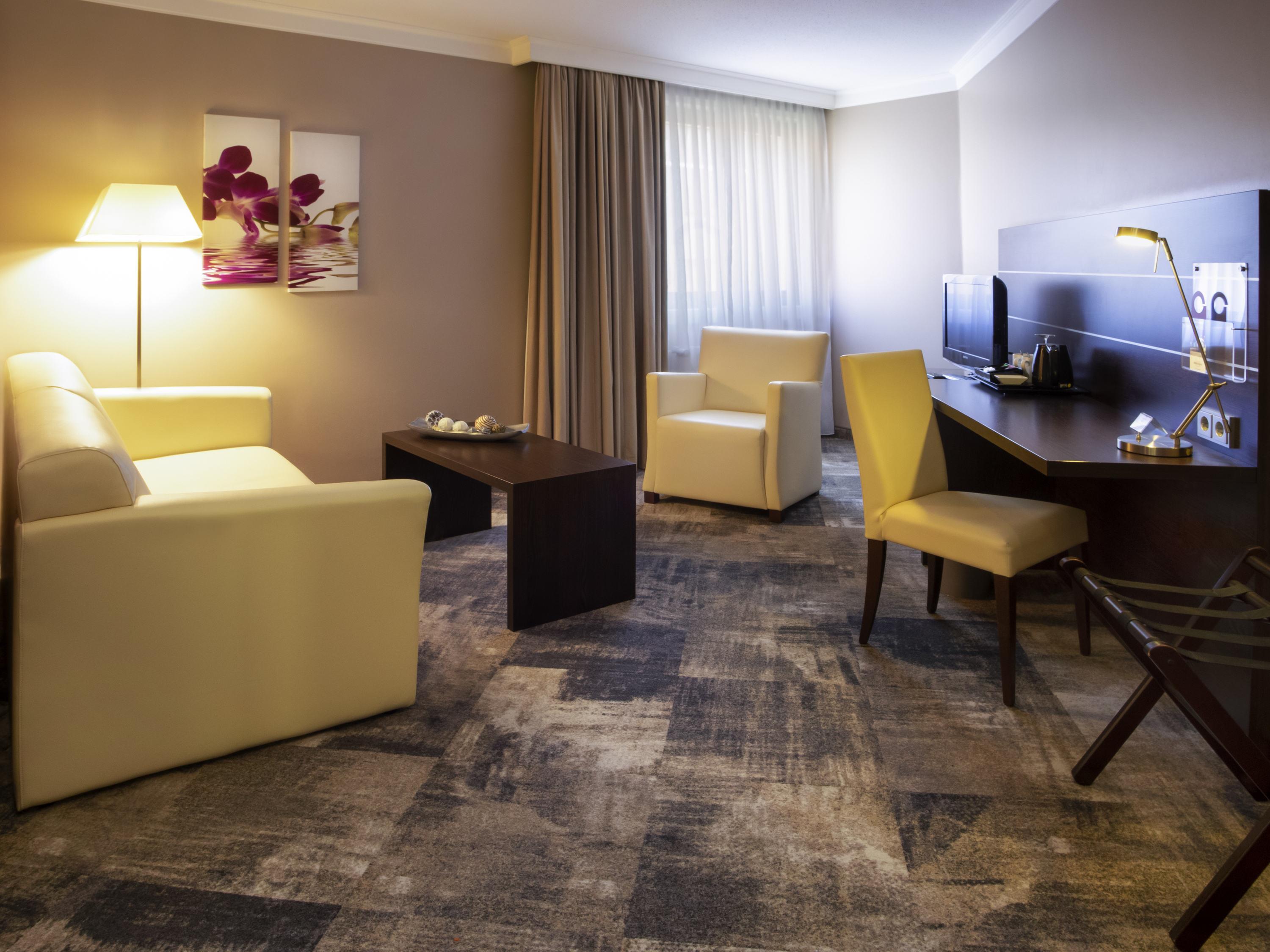 Mercure Hotel Hamm Room Type - Standard Suite with double bed and sofa