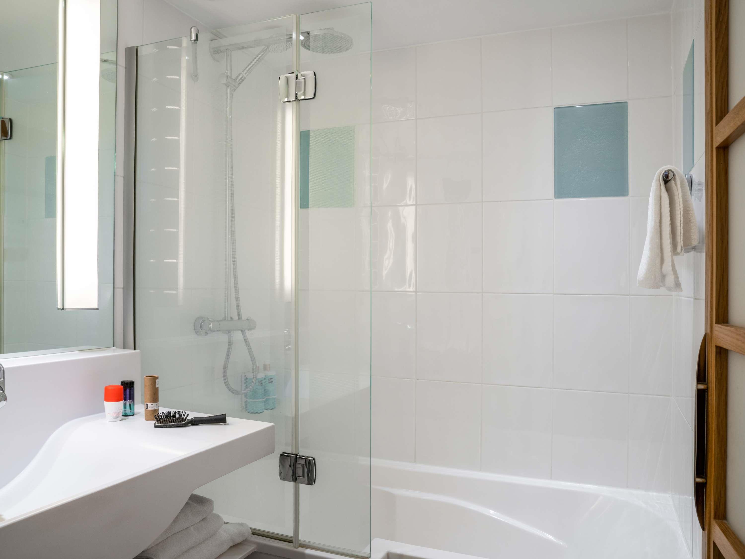 Novotel Glasgow Centre Room Type - Classic family room with Double Bed and Two Single Beds Novotel Glasgow Centre Room Type - Classic family room with Double Bed and Two Single Beds