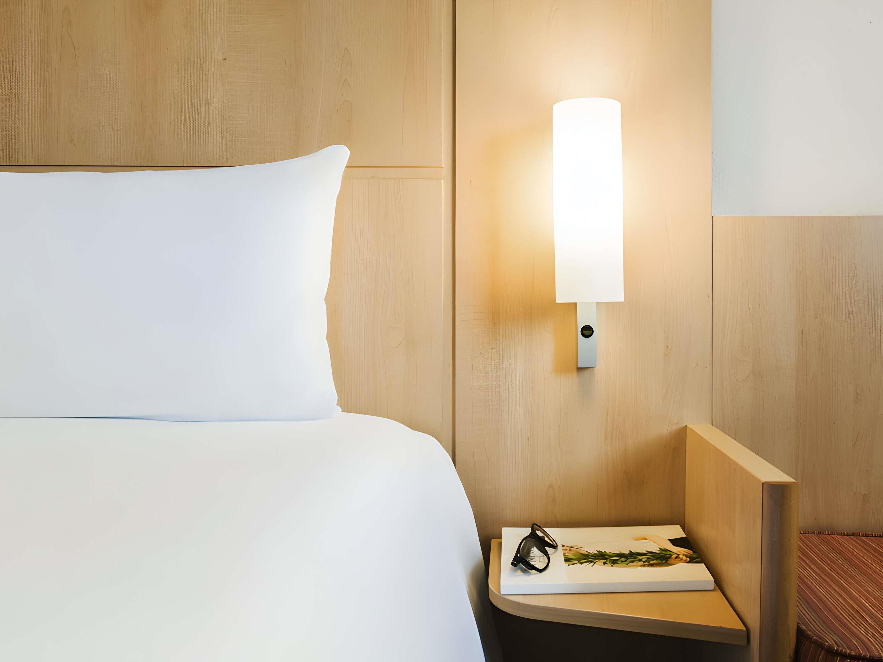 IBIS LIVERPOOL ALBERT DOCK Room Type - Family room with 1 double bed + 1 single bed IBIS LIVERPOOL ALBERT DOCK Room Type - Family room with 1 double bed + 1 single bed