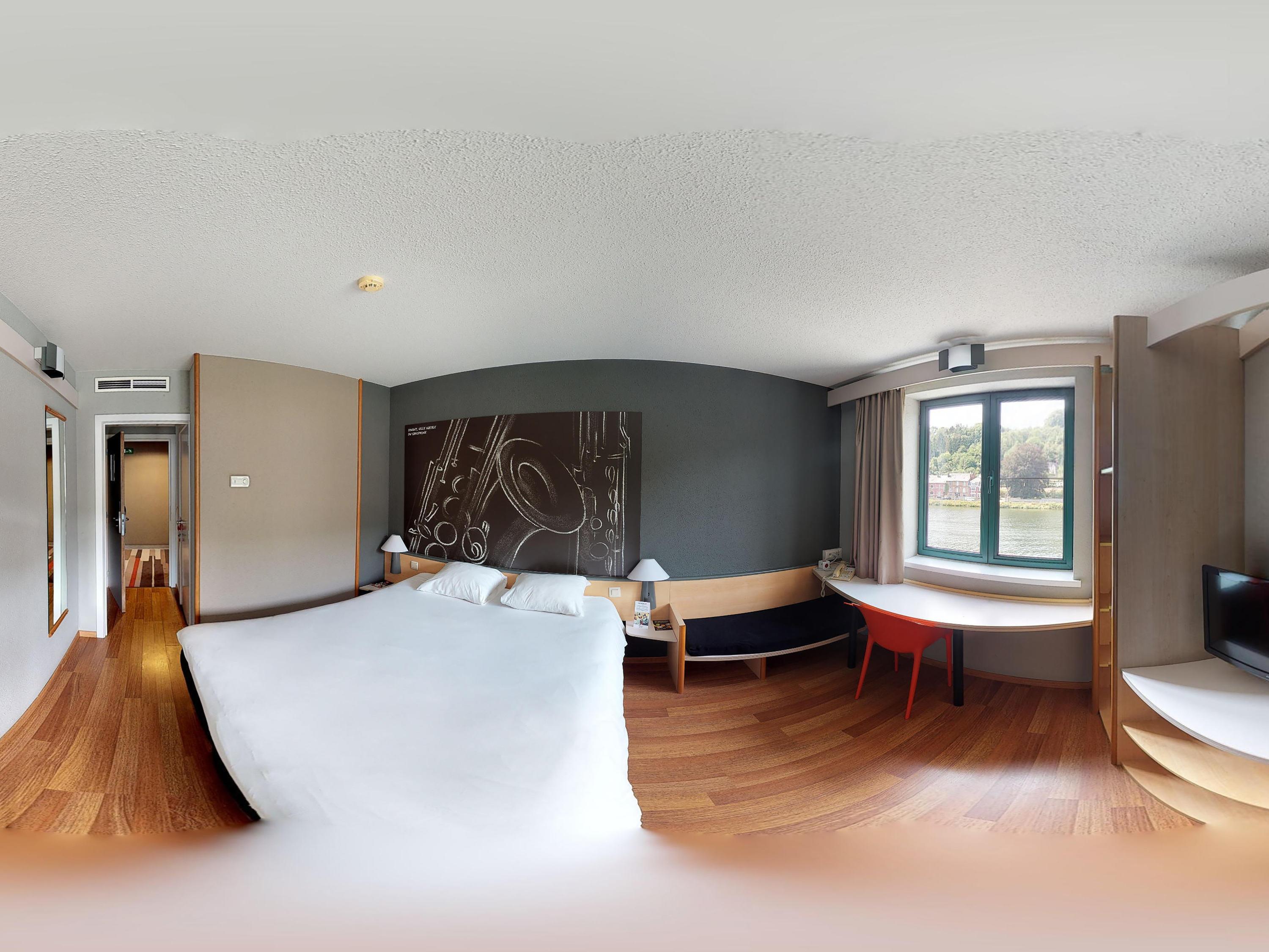 ibis Dinant Centre Room Type - Room with 1 double bed and view of the River Meuse