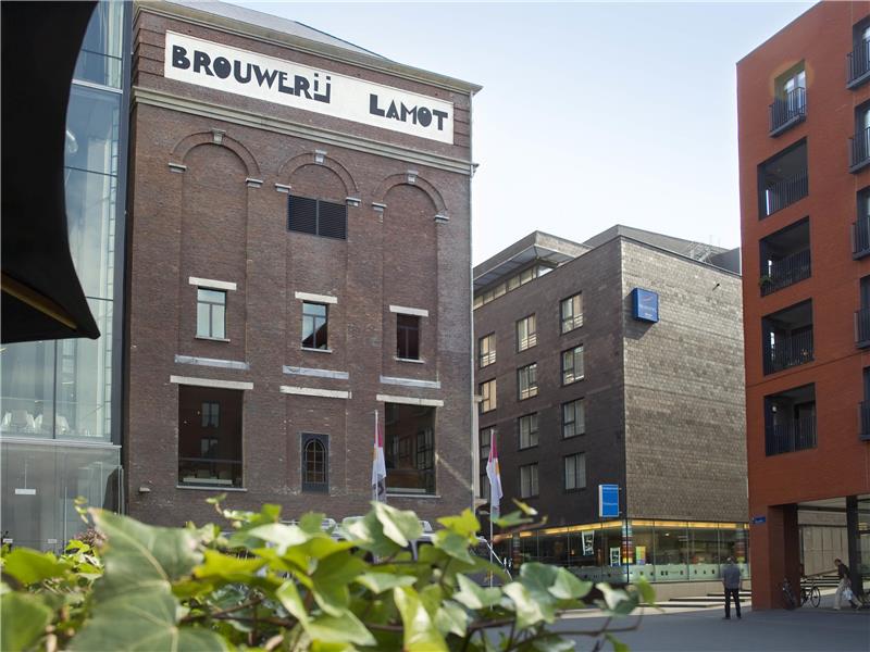 On-Site,Outdoor/Exterior,Exterior View of Building