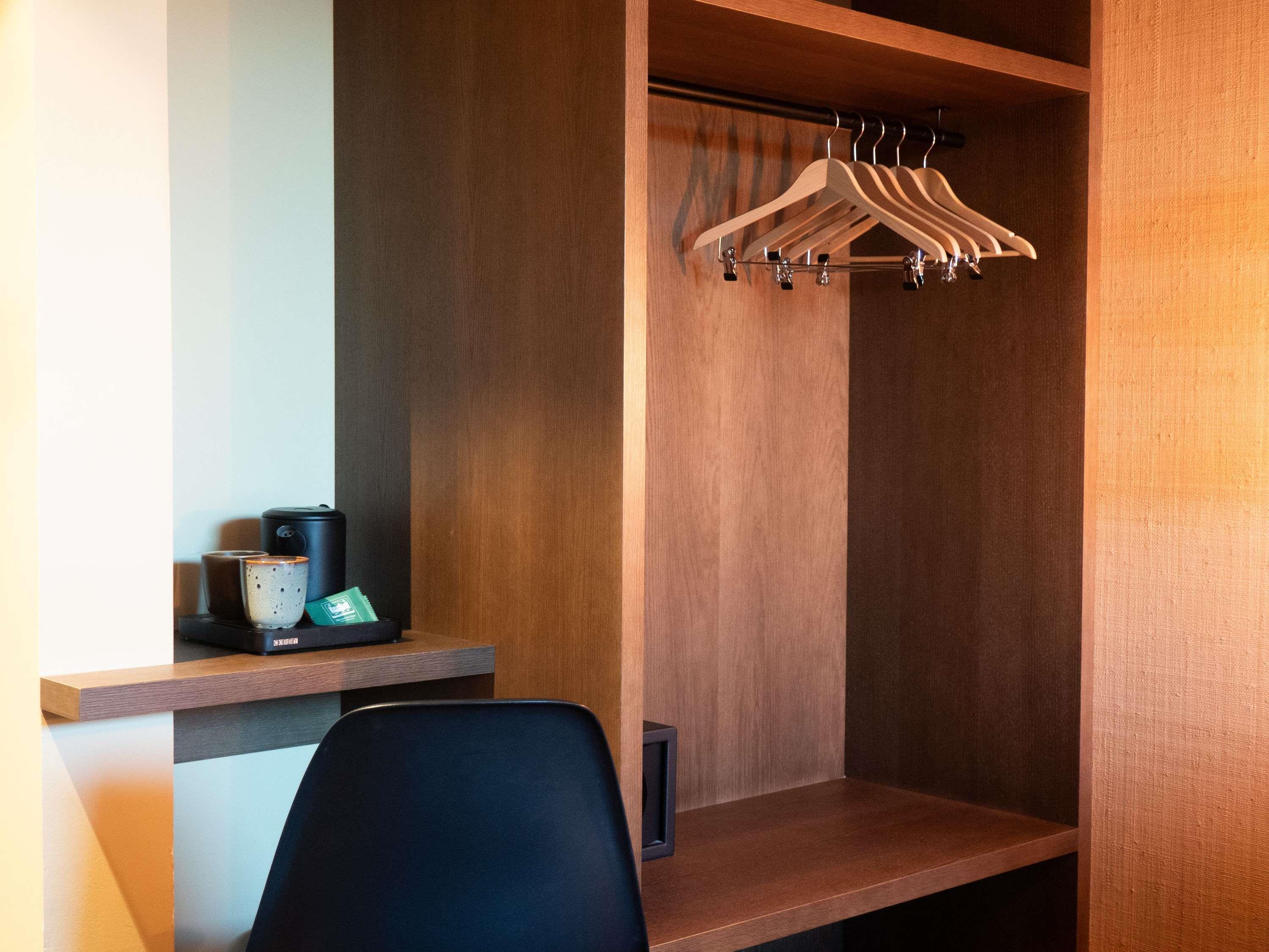 Mercure St Malo Front De Mer Room Type - Classic Room with 1 double bed and 1 single bed