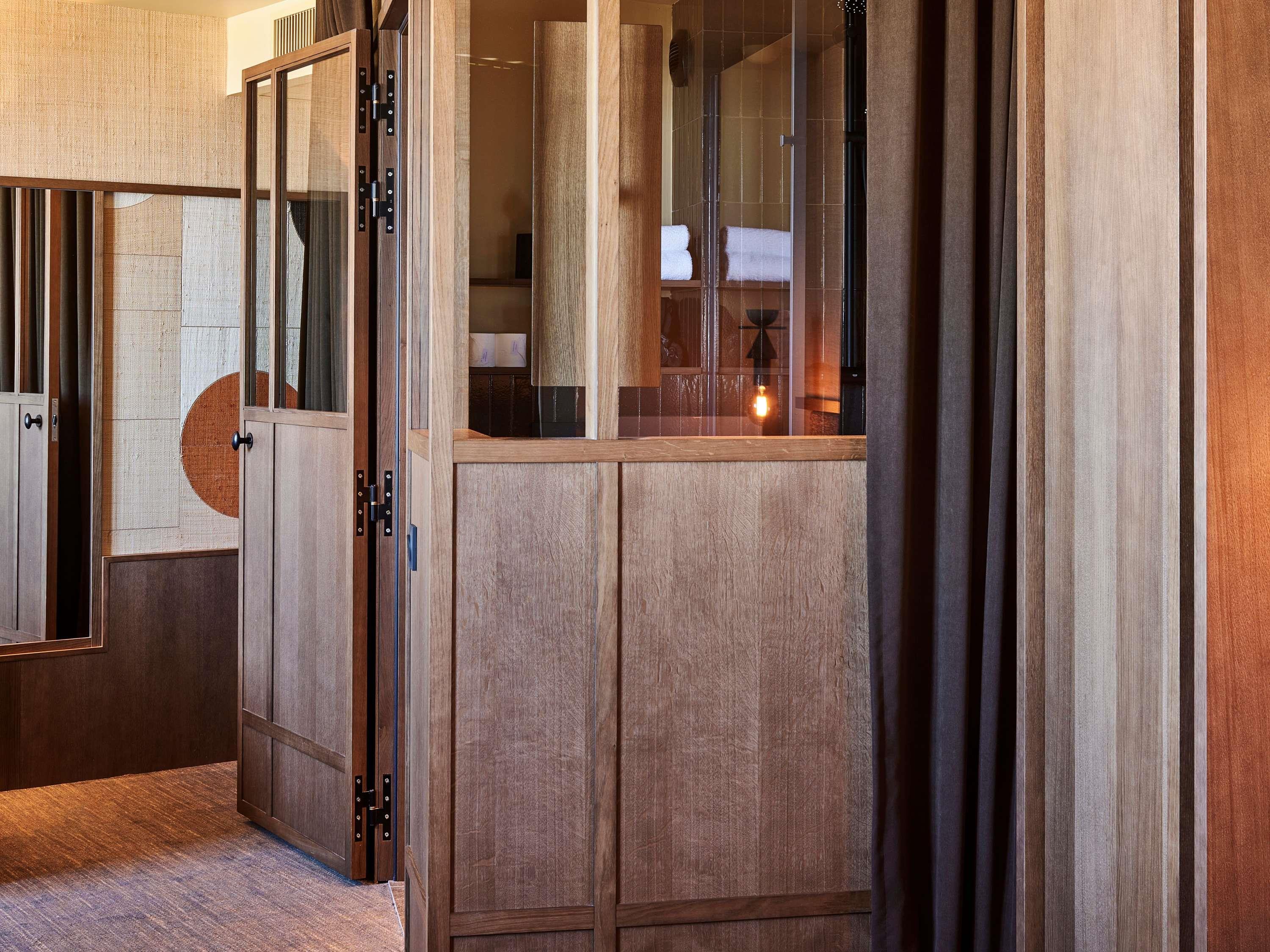 Mercure St Malo Front De Mer Room Type - Suite with sea view - 1 double bed - 1 single sofa