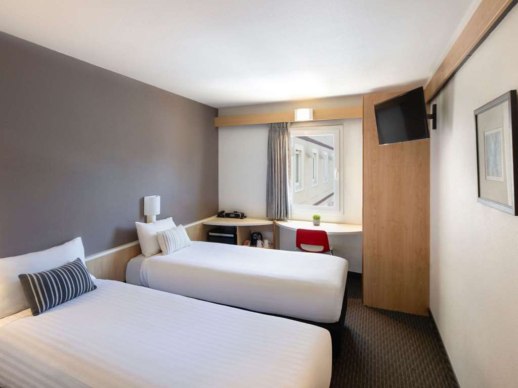 ibis Newcastle-guestroom-Guest Room,On-Site.jpg