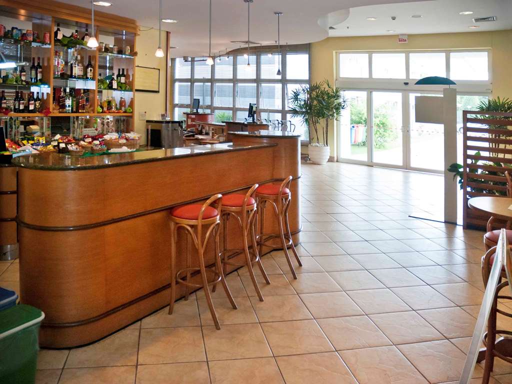 IBIS INDAIATUBA VIRACOPOS-guestroom-Full Bar.jpg
