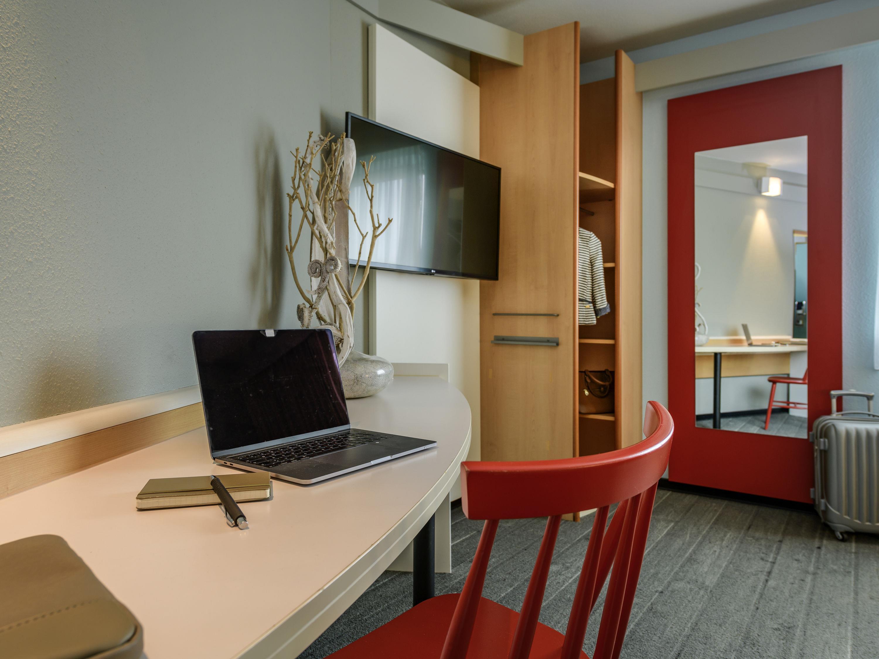 ibis Hamburg Alsterring Room Type - Room with double bed (63 x 79 in [160 x 200 cm]), new sleep-easy concept and a sofa bed