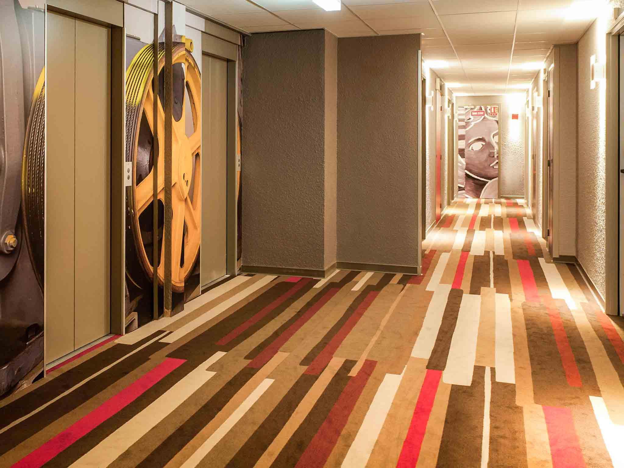 ibis Paris La Defense Courbevoie Room Type - Standard Room with a double bed and a chair bed ibis Paris La Defense Courbevoie Room Type - Standard Room with a double bed and a chair bed