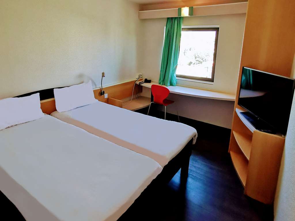ibis Leiria Fatima Room Type - Twin room with 2 single beds