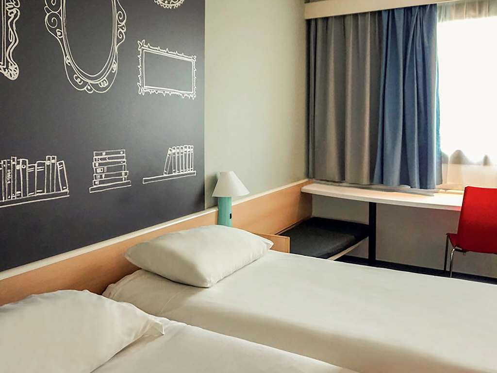 ibis Szczecin Centrum Room Type - TWIN - A Standard Room with twin beds