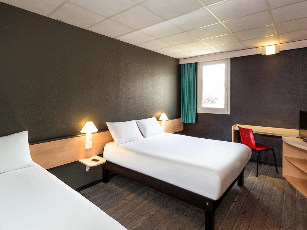 ibis Lannion Cote de Granit Rose - Tap to explore photos