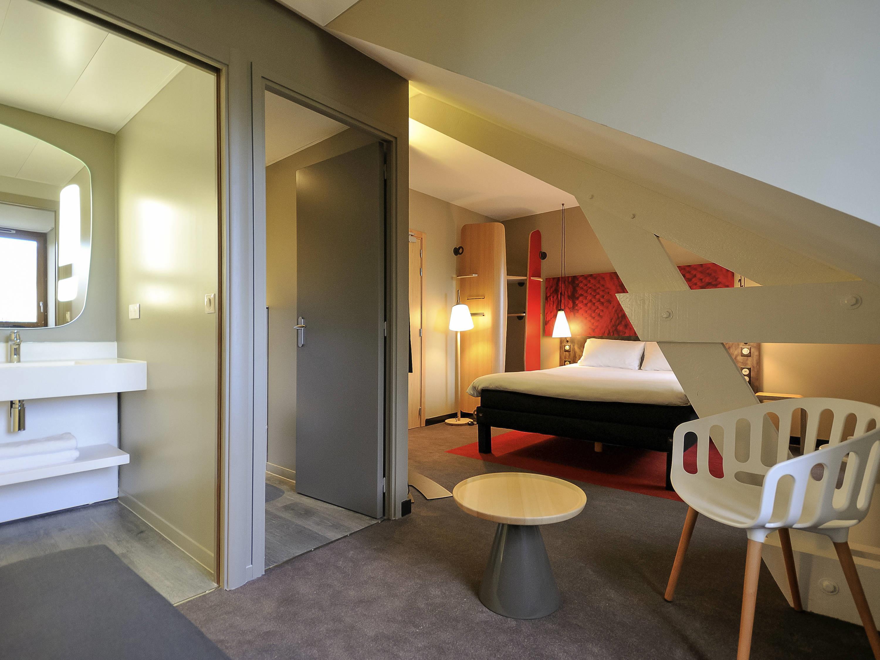 ibis Maisons Laffitte Room Type - Family Room with 1 king-size bed and 1 double sofa bed