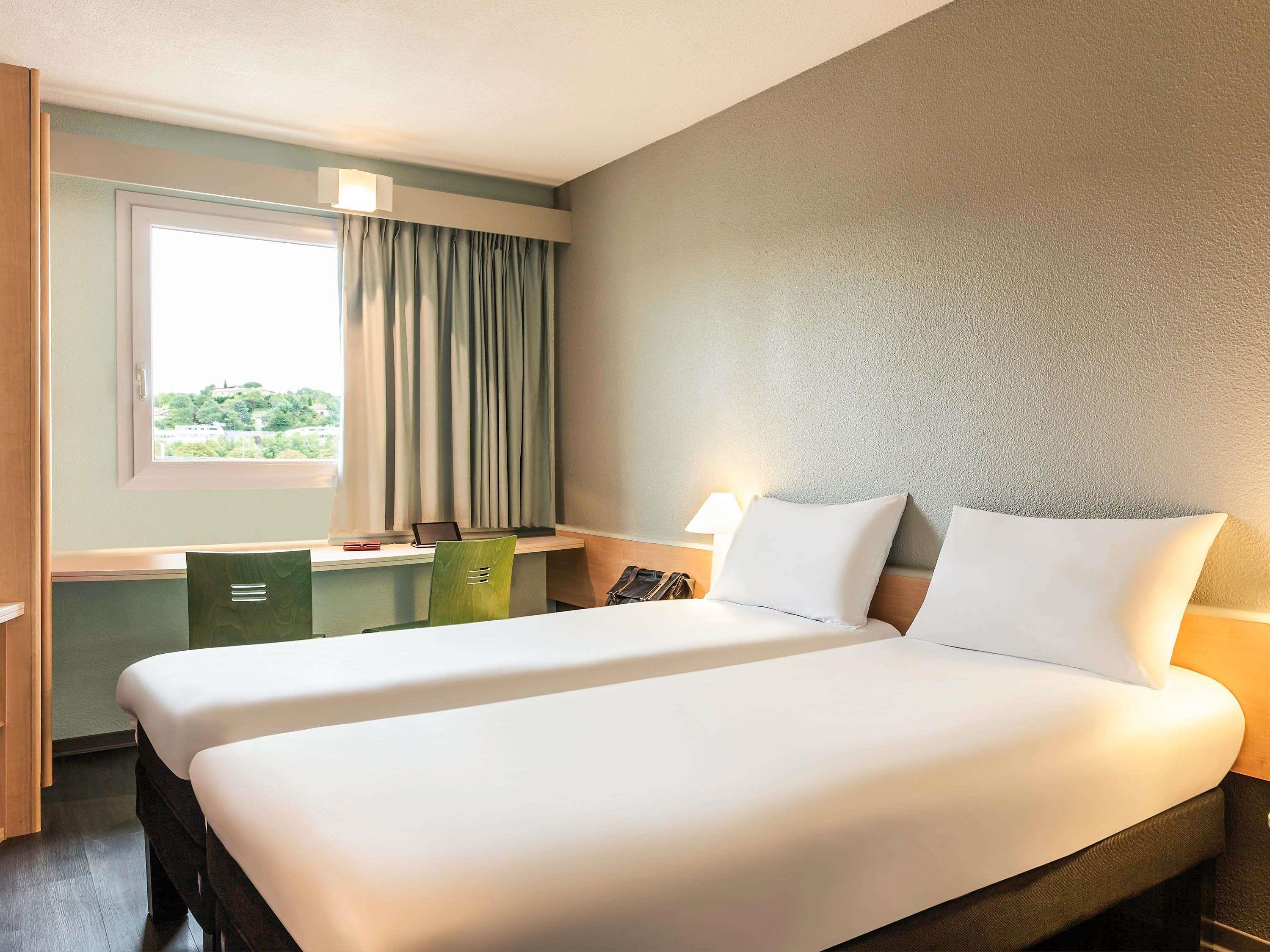 ibis Auch Room Type - Standard Room with two single beds