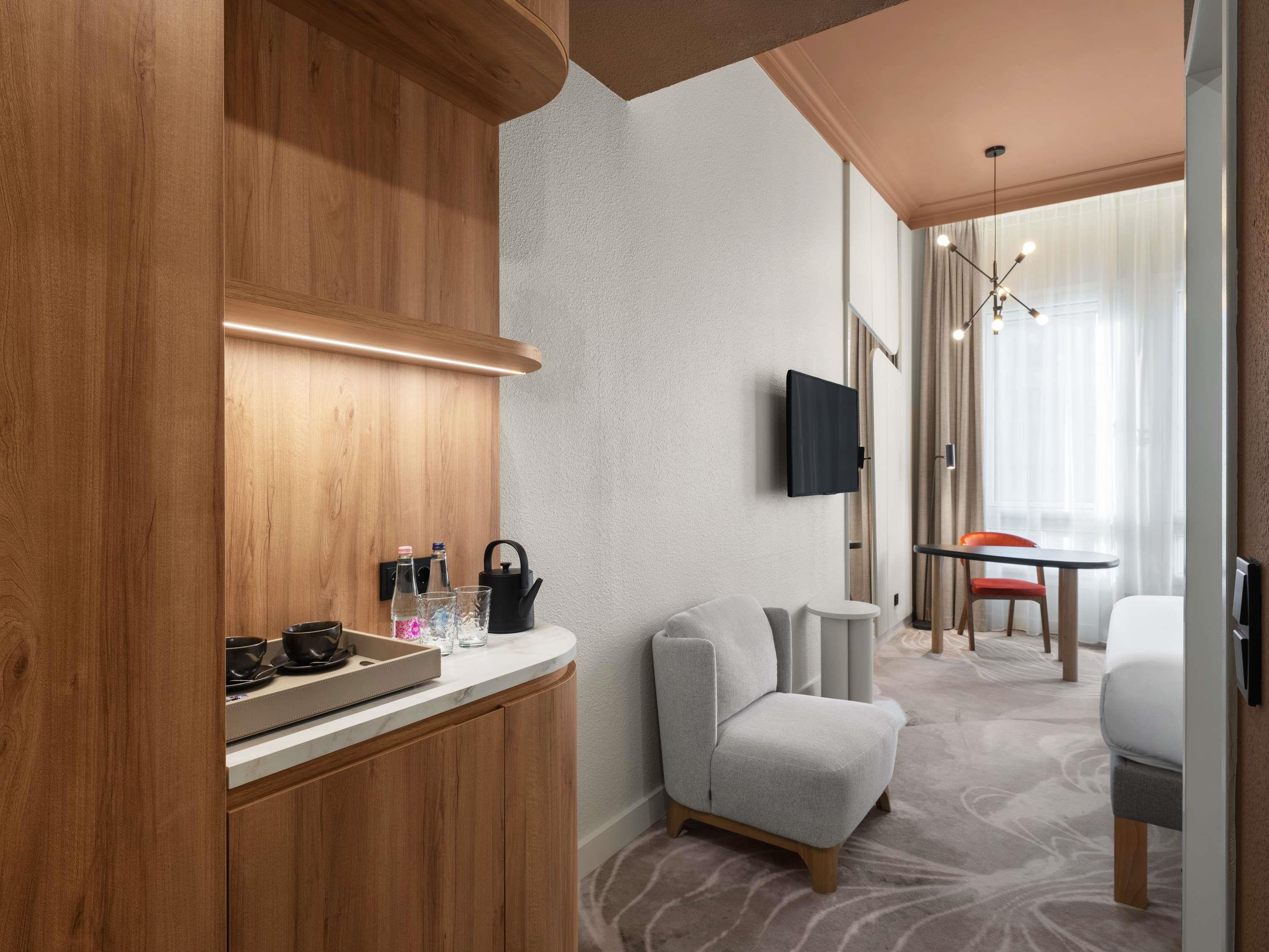 Mövenpick Hotel Budapest Centre Room Type - Superior Room with 1 double bed and a sofa bed Mövenpick Hotel Budapest Centre Room Type - Superior Room with 1 double bed and a sofa bed