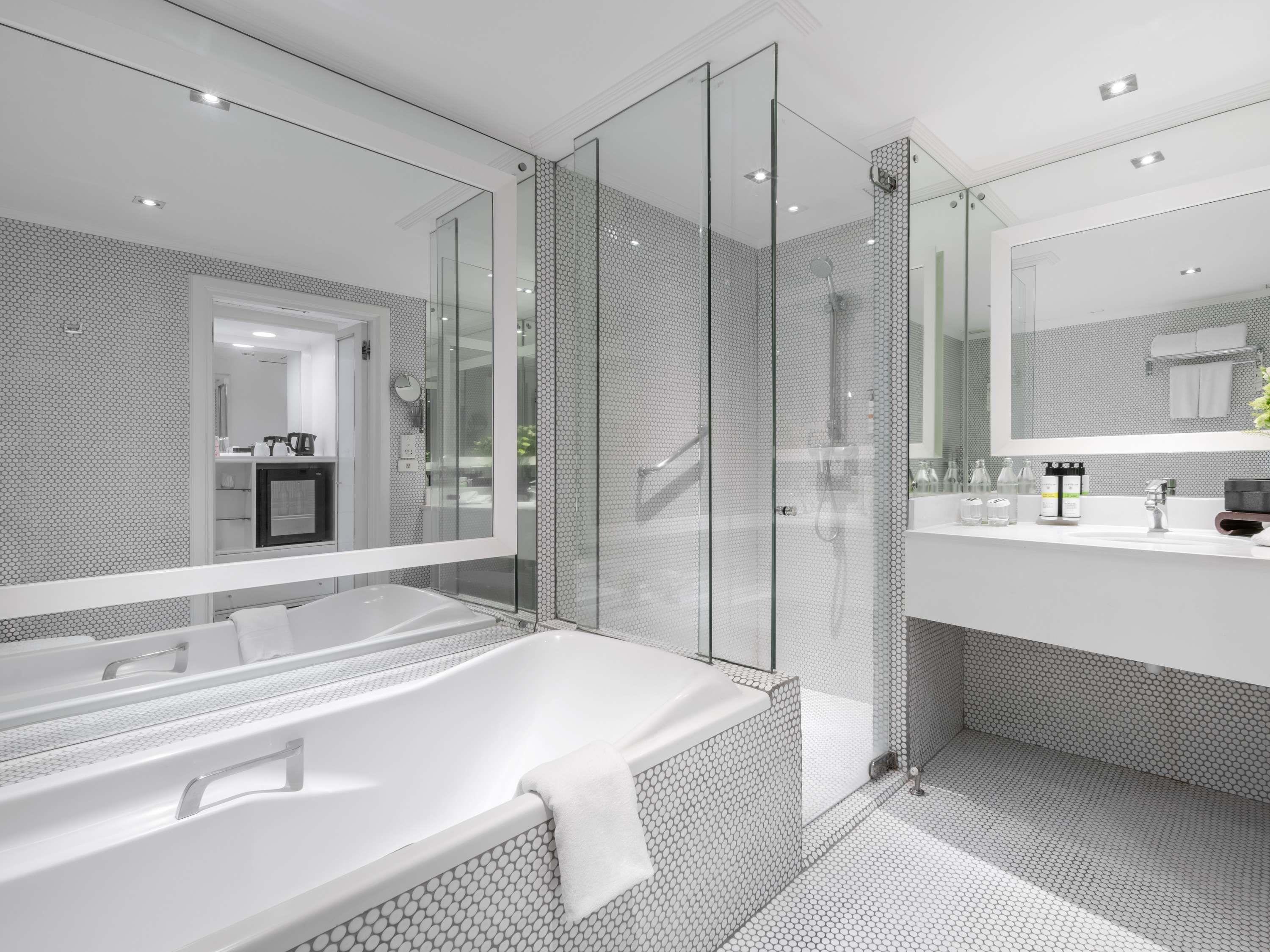 Pullman Bangkok Hotel G Room Type - G Deluxe Twin Bed Room