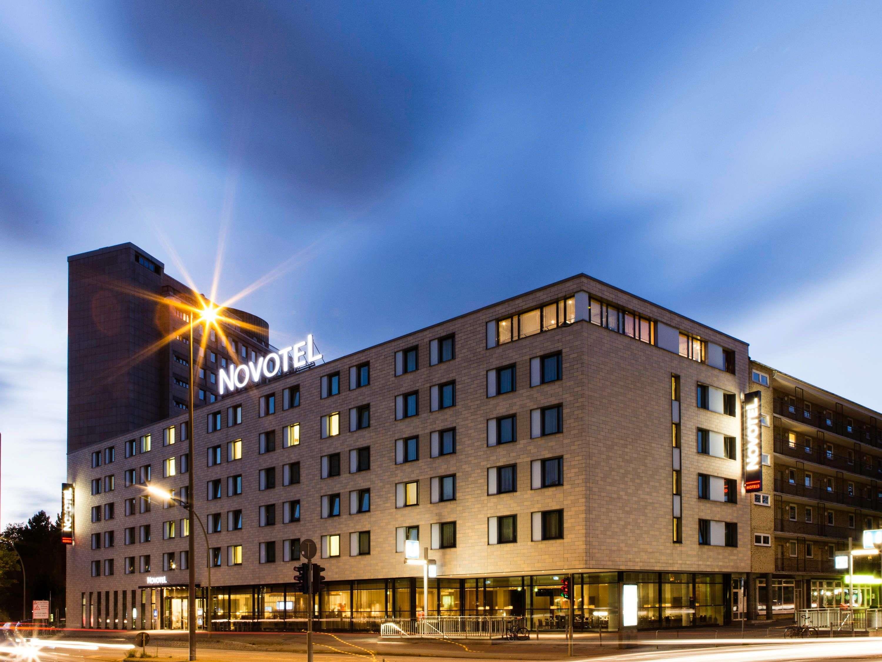 NOVOTEL HAMBURG ALSTER - Tap to explore photos