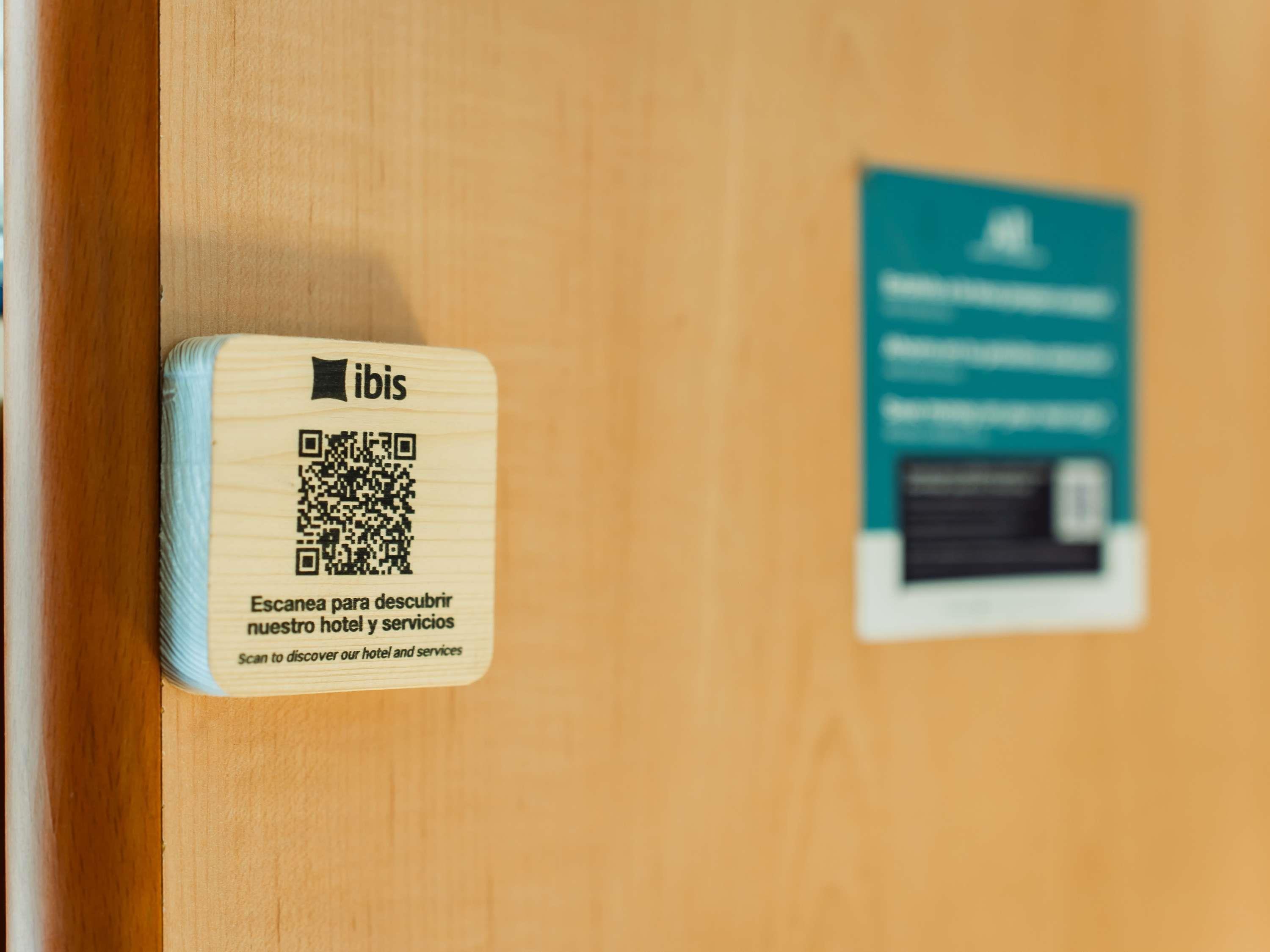 ibis Barcelona Molins de Rei Room Type - Room with 1 double bed + 1 extra bed equipped with the new bedding ibis Barcelona Molins de Rei Room Type - Room with 1 double bed + 1 extra bed equipped with the new bedding