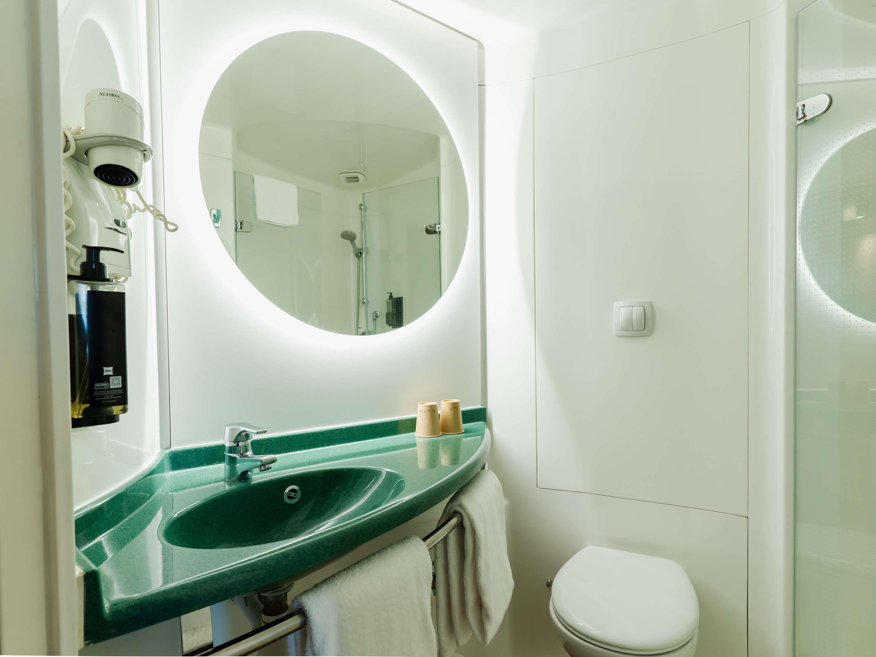 ibis Barcelona Molins de Rei Room Type - Standard Room with 2 Single Beds ibis Barcelona Molins de Rei Room Type - Standard Room with 2 Single Beds