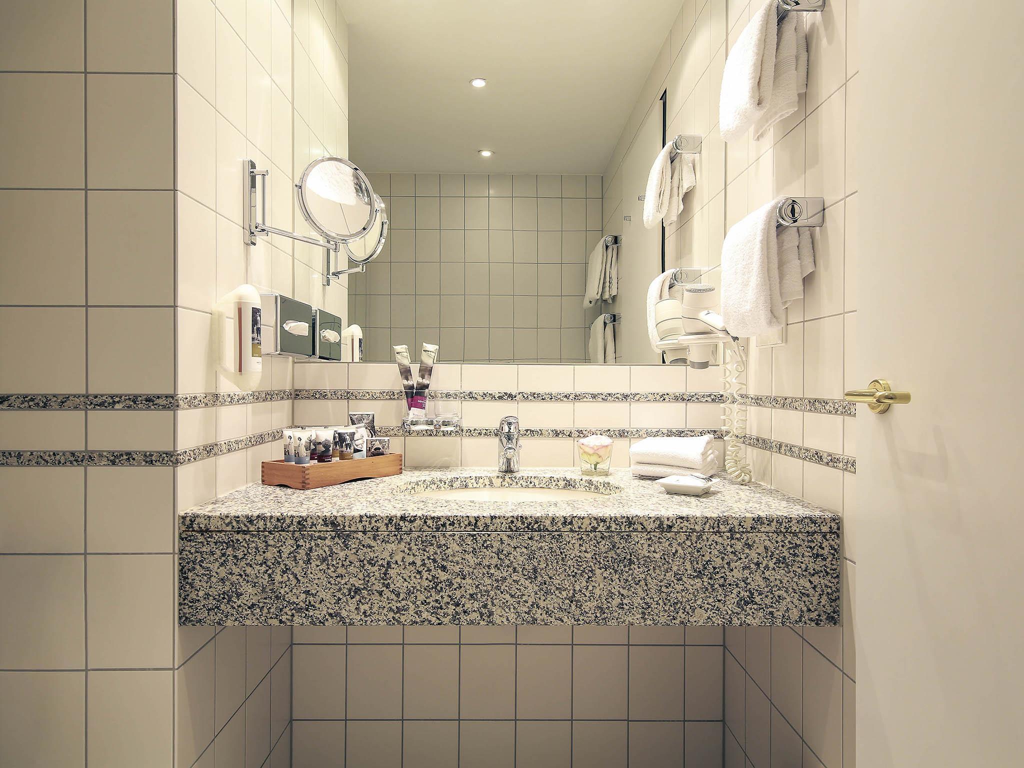 Mercure Hotel Plaza Essen Room Type - Deluxe Room with Queen Size bed