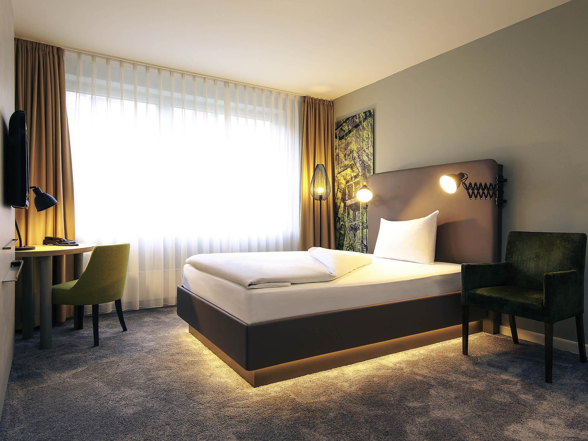 Mercure Hotel Plaza Essen Room Type - Standard Room with king-size bed